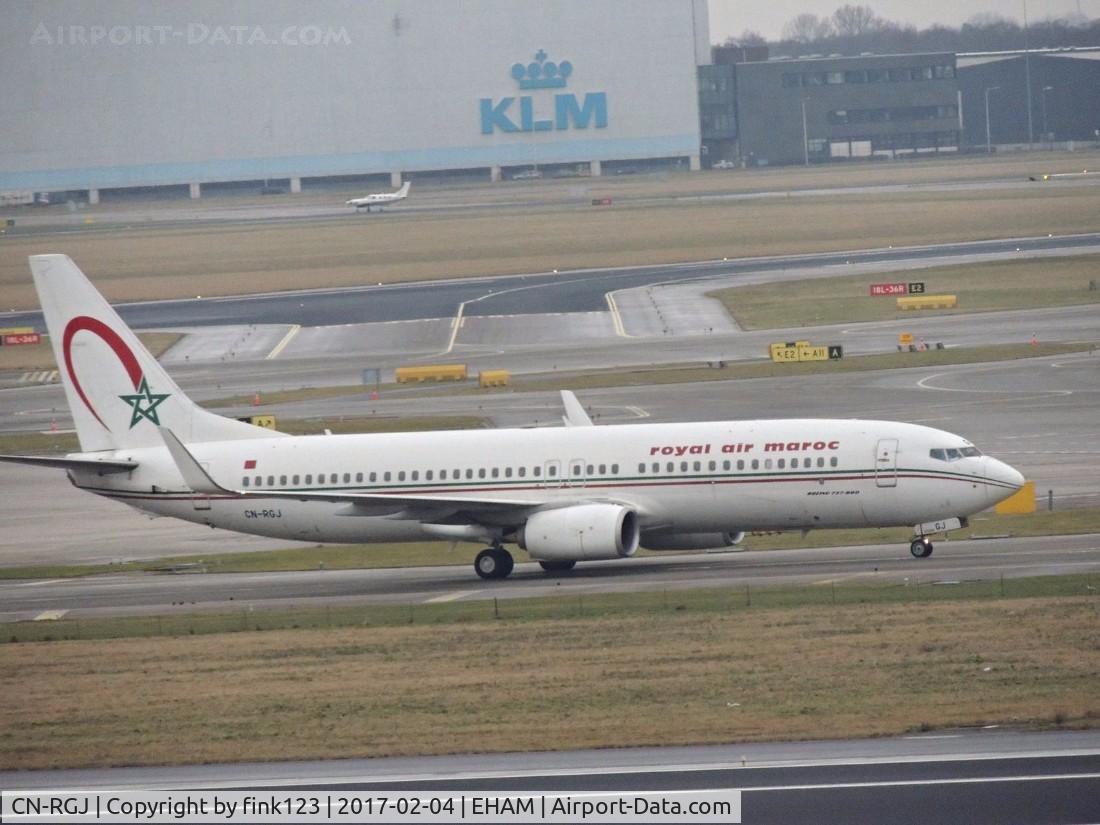 CN-RGJ, 2012 Boeing 737-8B6 C/N 33072, ROYAL AIR MAROC taxing to the gate