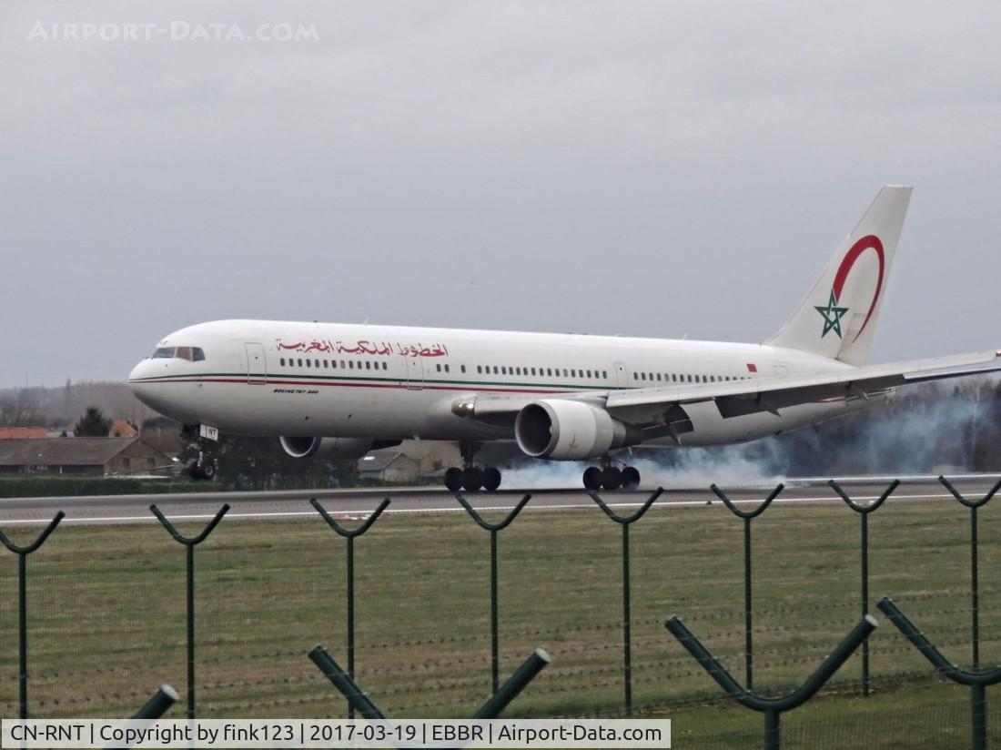 CN-RNT, 2002 Boeing 767-36N/ER C/N 30843, ROYAL AIR MAROC 767 touchdown