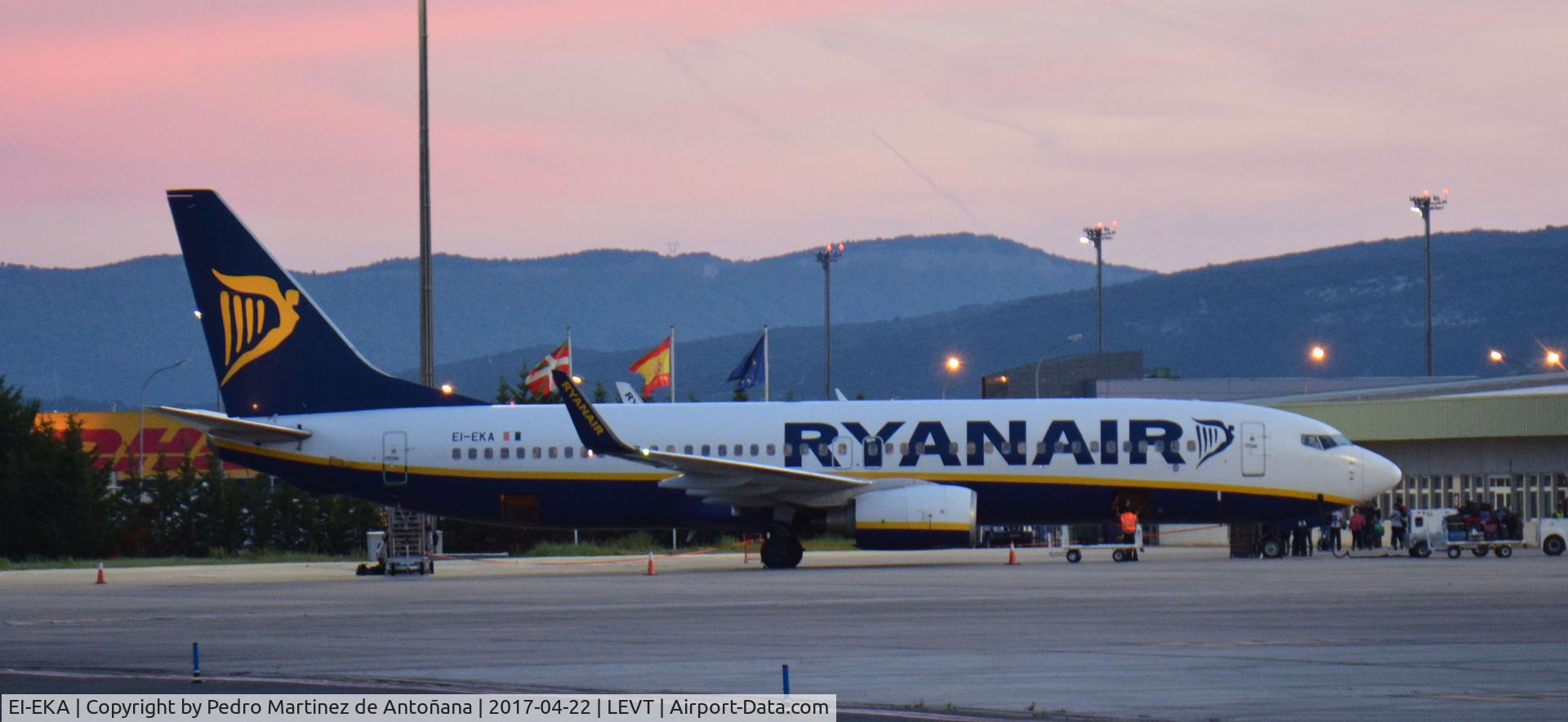 EI-EKA, 2009 Boeing 737-8AS C/N 35022, Foronda - Vitoria-Gasteiz - España