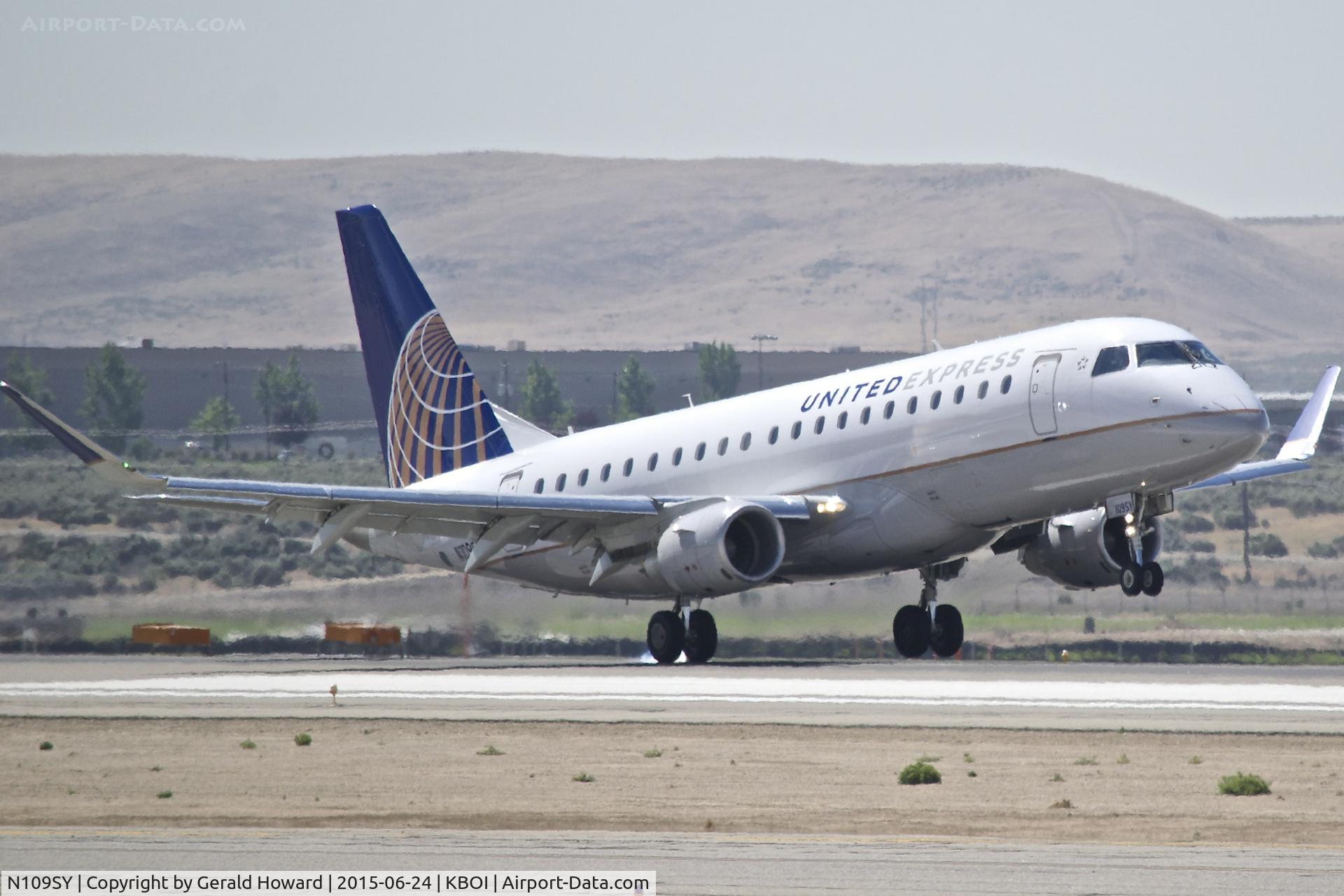 N109SY, 2014 Embraer 175LR (ERJ-170-200LR) C/N 17000402, Take off roll on RWY 28R.