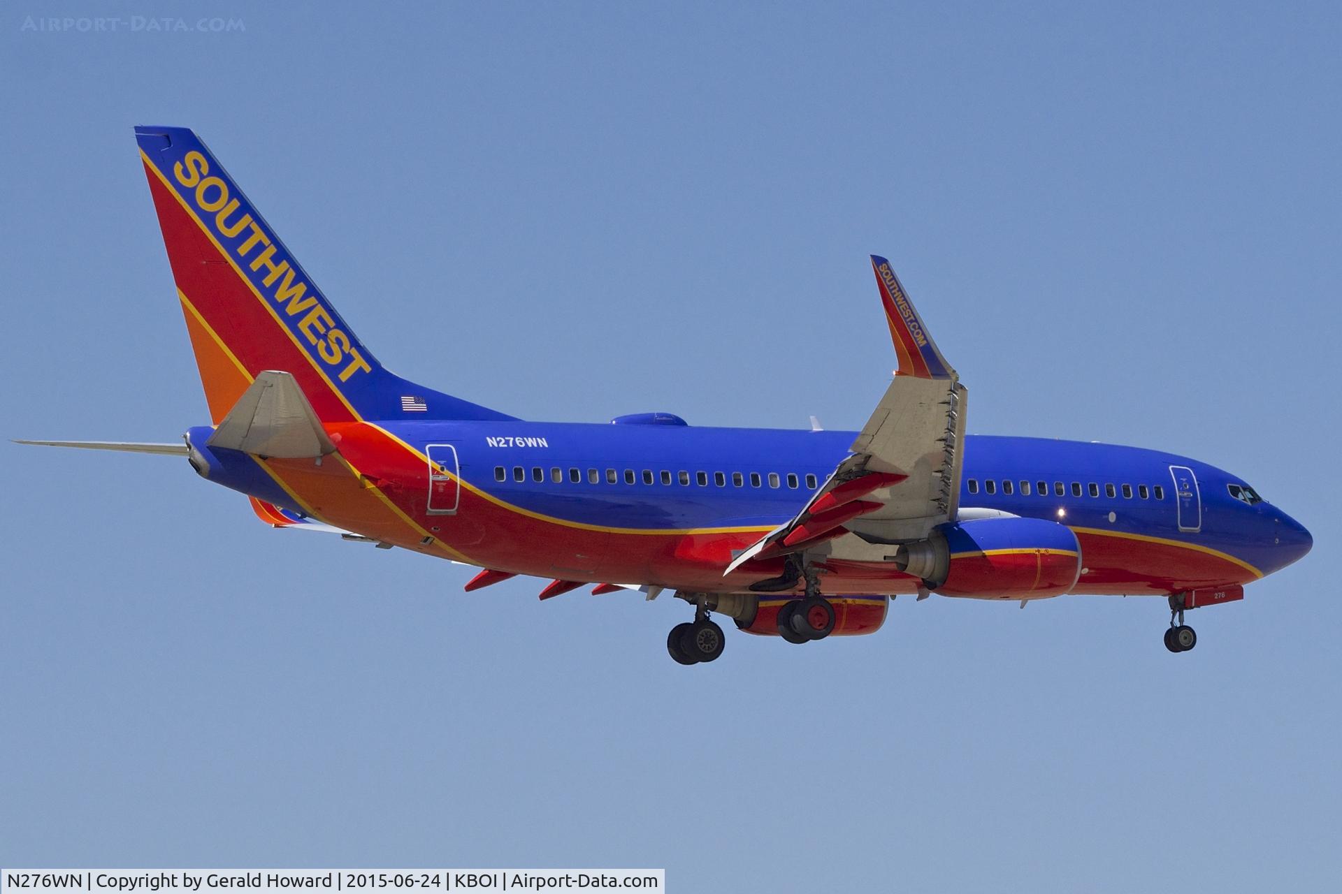 N276WN, 2007 Boeing 737-7H4 C/N 32530, On approach for RWY 28R.