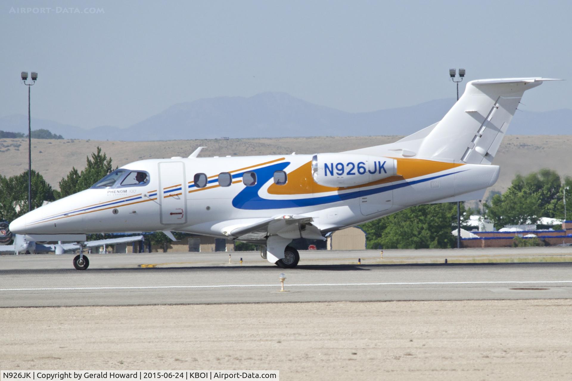 N926JK, 2009 Embraer EMB-500 Phenom 100 C/N 50000107, Landing RWY 10L.