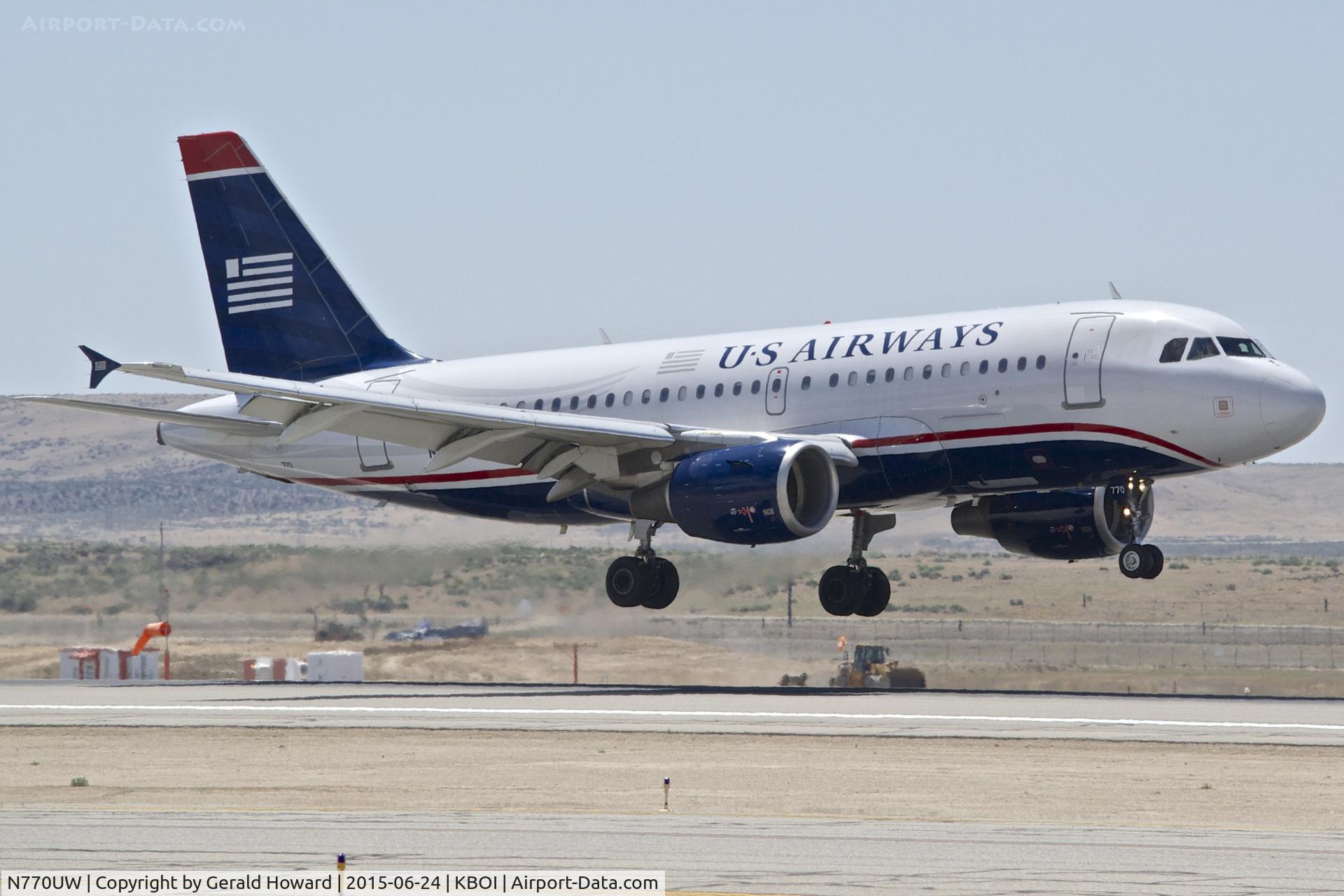 N770UW, 2000 Airbus A319-112 C/N 1393, Landing RWY 28R.