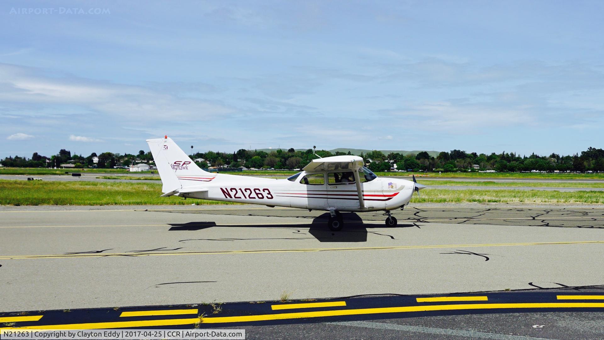 N21263, 2003 Cessna 172S C/N 172S9429, Buchanan Field Airport Concord California 2017.