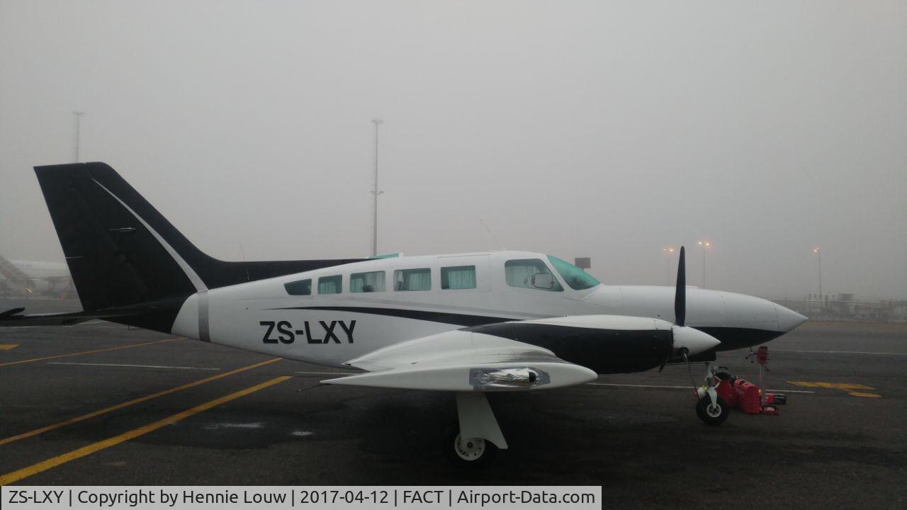 ZS-LXY, Cessna 402C C/N 402C-0453, Ready for IFR flight to DeAar