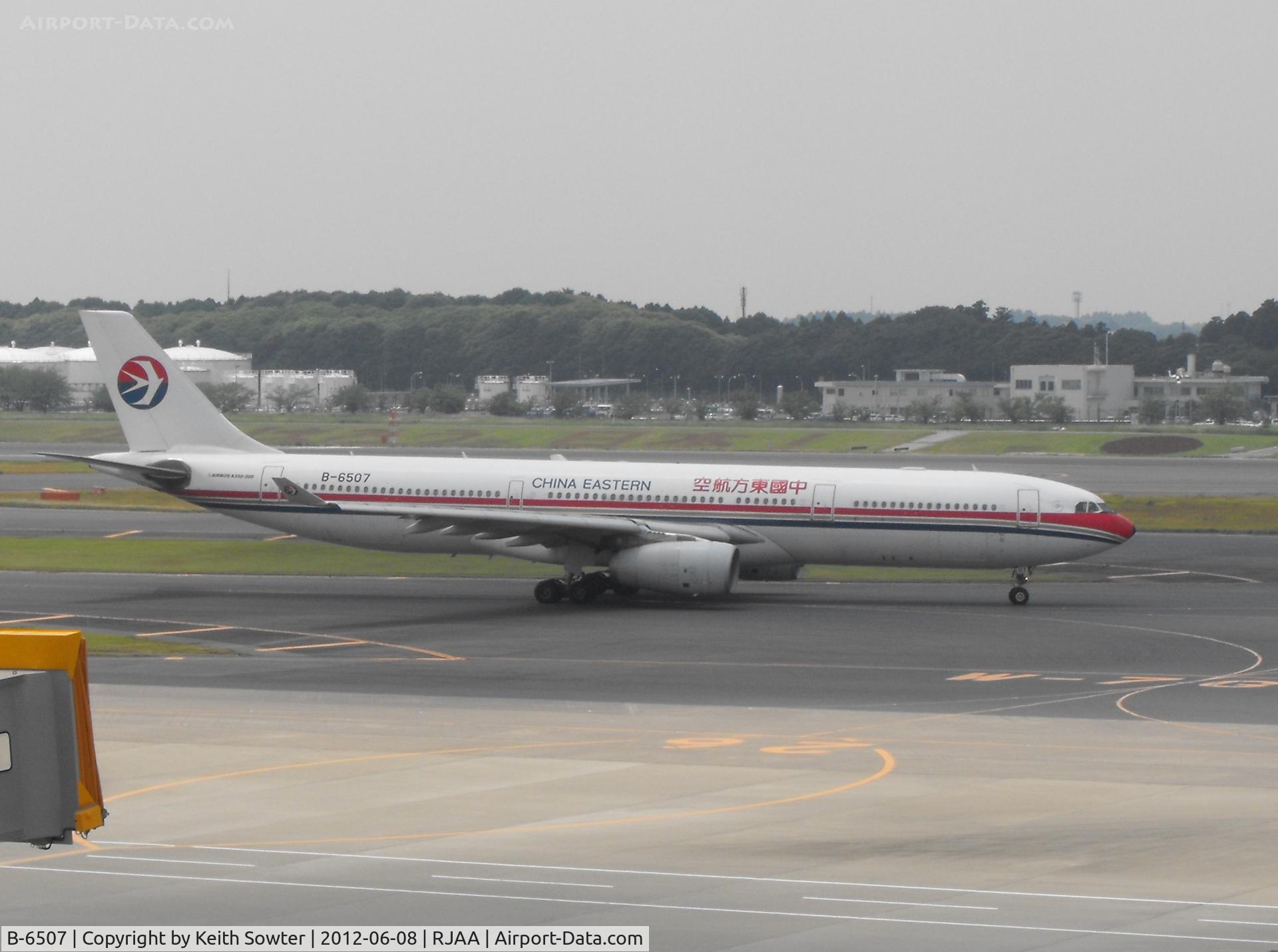 B-6507, 2008 Airbus A330-343E C/N 942, Taxying for departure