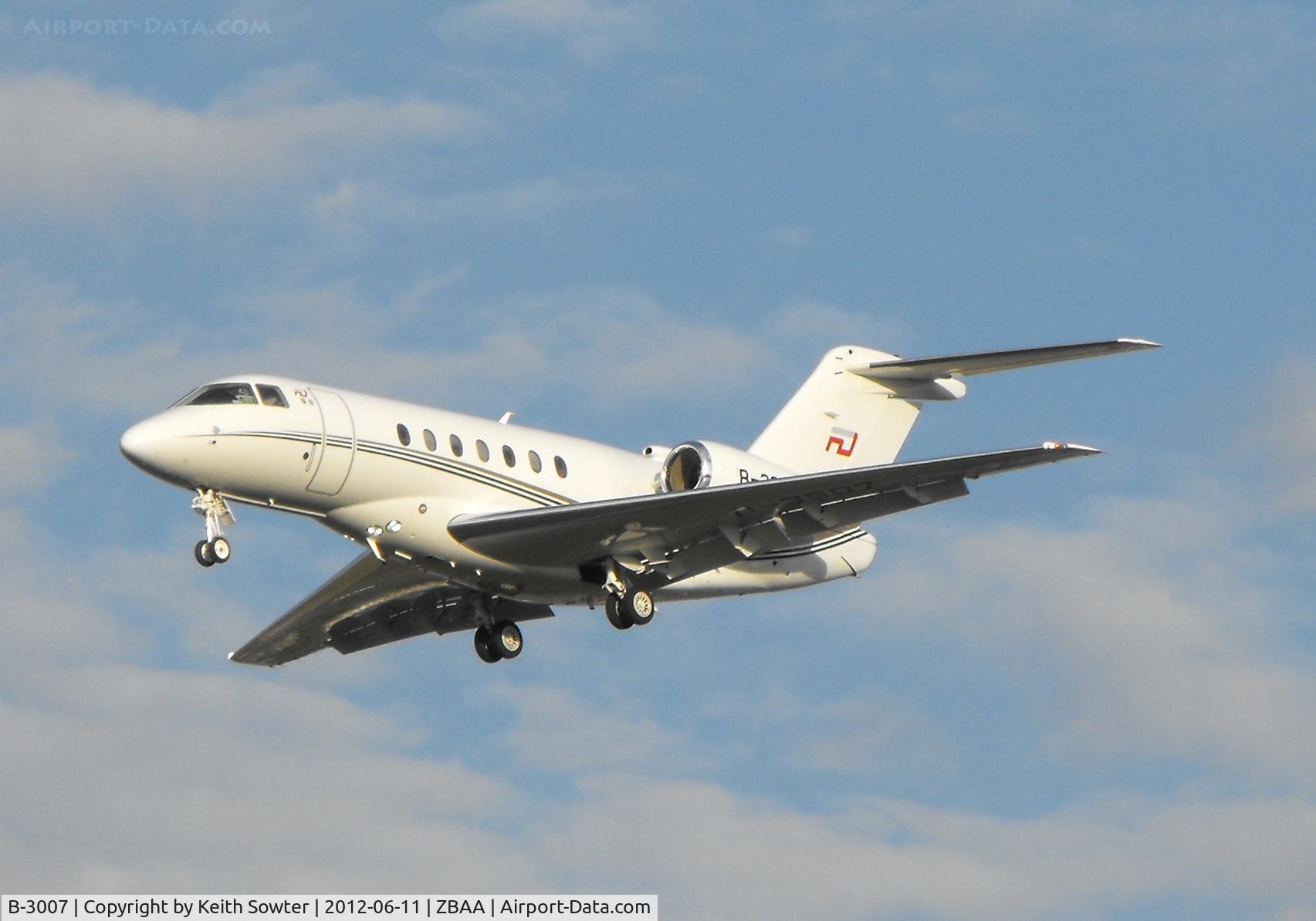 B-3007, 2001 Canadair CRJ-200ER (CL-600-2B19) C/N 7498, Short finals