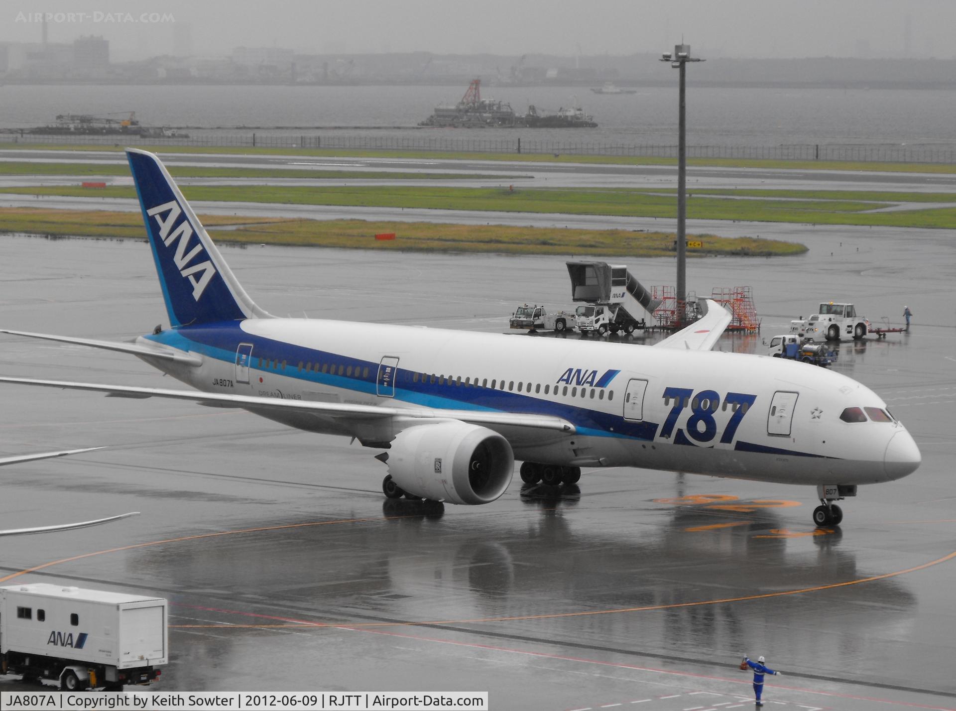 JA807A, 2011 Boeing 787-8 Dreamliner C/N 34508, Taxying to stand