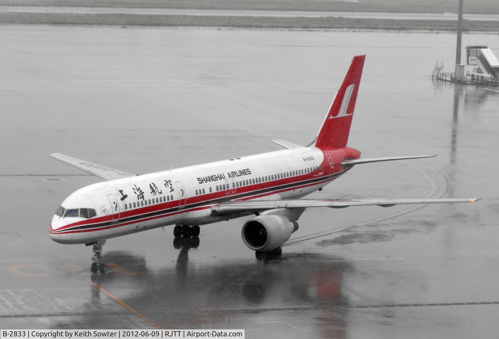 B-2833, 1993 Boeing 757-26D C/N 27152, Taxying onto stand