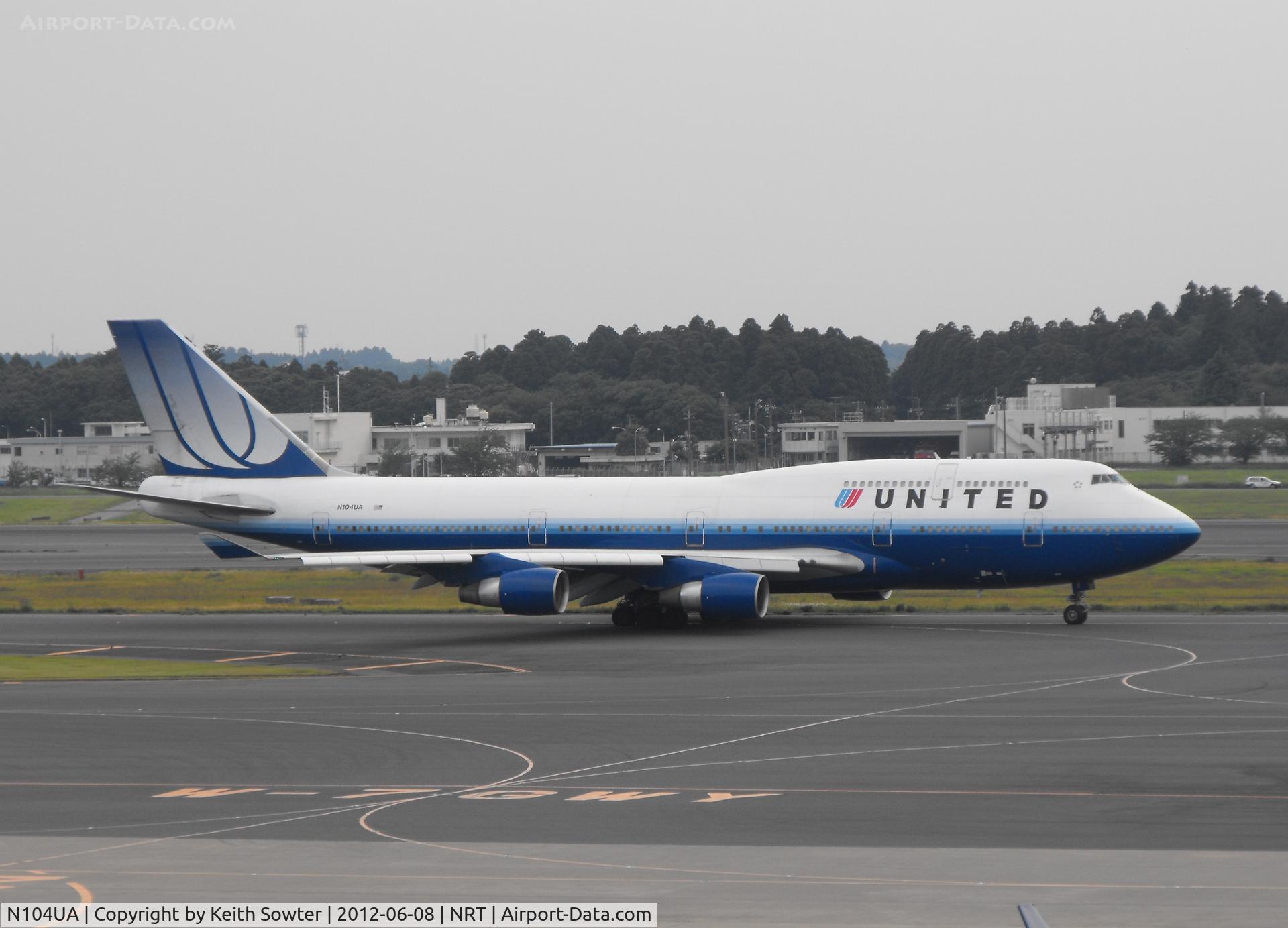 N104UA, 1998 Boeing 747-422 C/N 26902, Taxying for departure