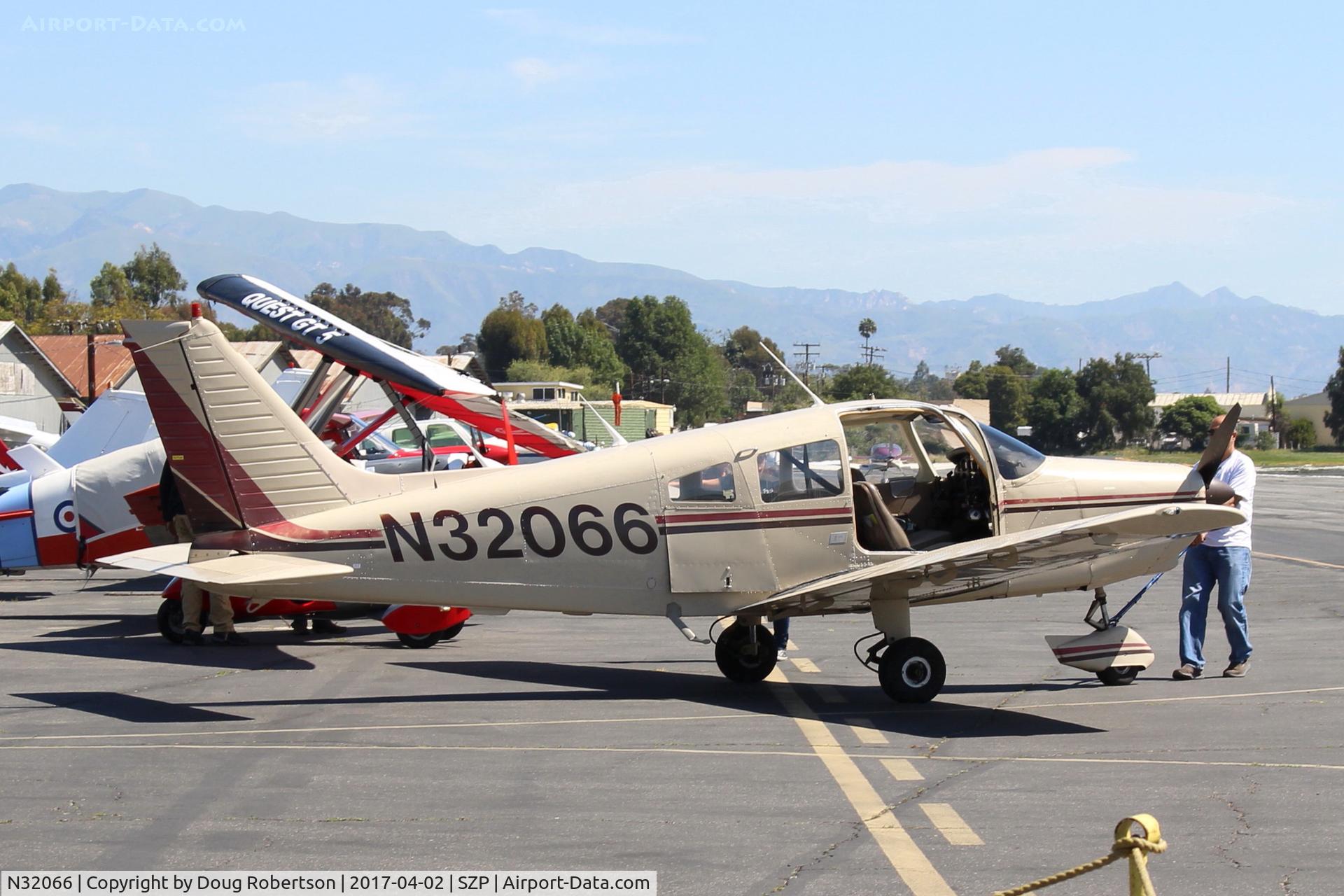 N32066, 1974 Piper PA-28-151 Cherokee Warrior C/N 28-7515059, 1974 Piper PA-28-151 WARRIOR, Lycoming O-320-E3D 150 Hp, spotting on transient ramp