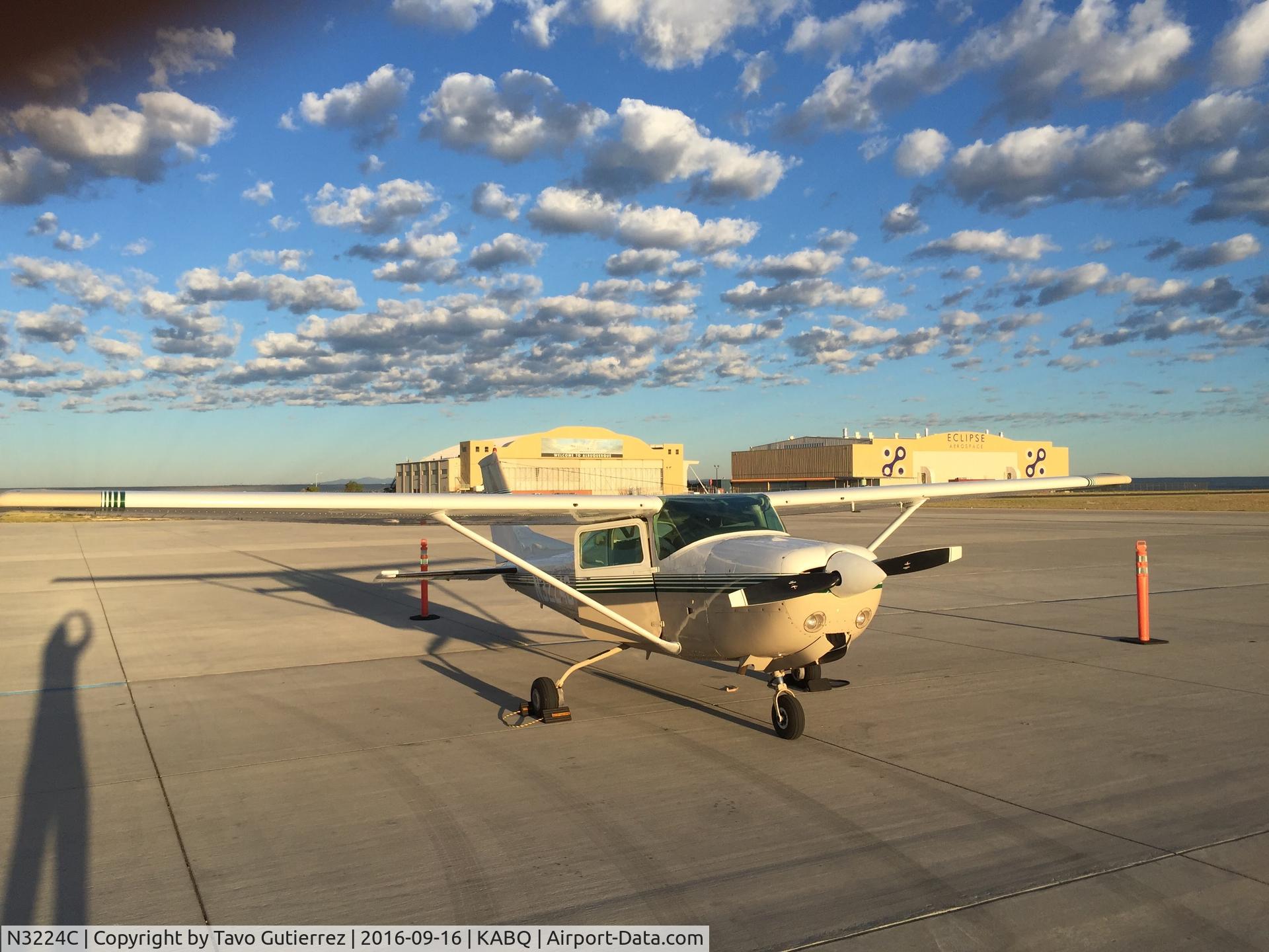 N3224C, 1978 Cessna R182 Skylane RG C/N R18200257, N3224C at ABQ