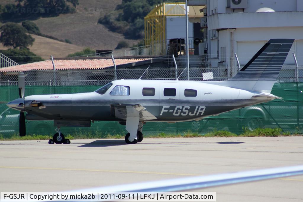 F-GSJR, Piper PA-46-350P Malibu Mirage C/N 4636112, Parked