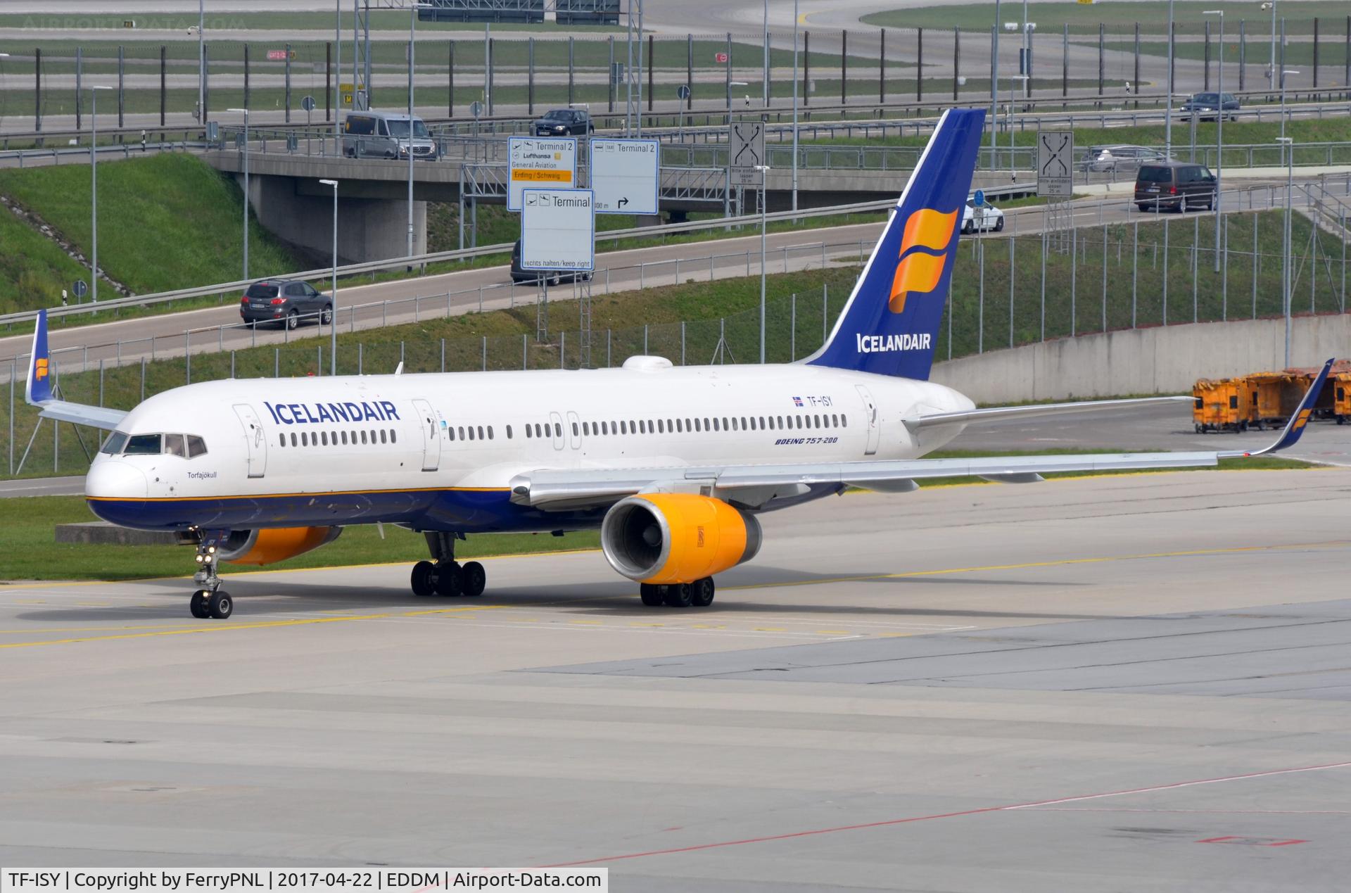 TF-ISY, 1991 Boeing 757-223 C/N 24594, Icelandair B752 taxying out