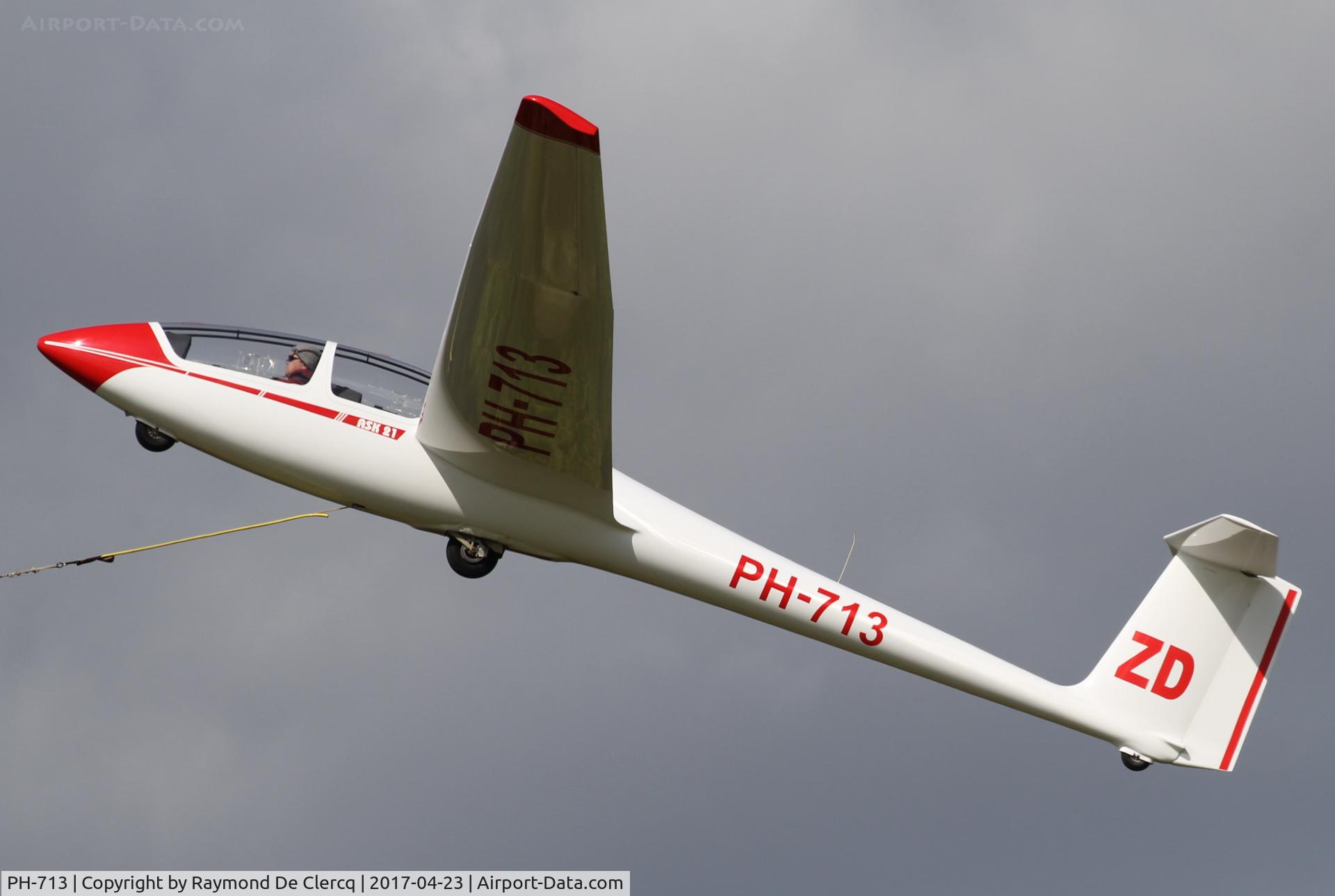 PH-713, Schleicher ASK-21 C/N 21075, Winch launch at Axel.