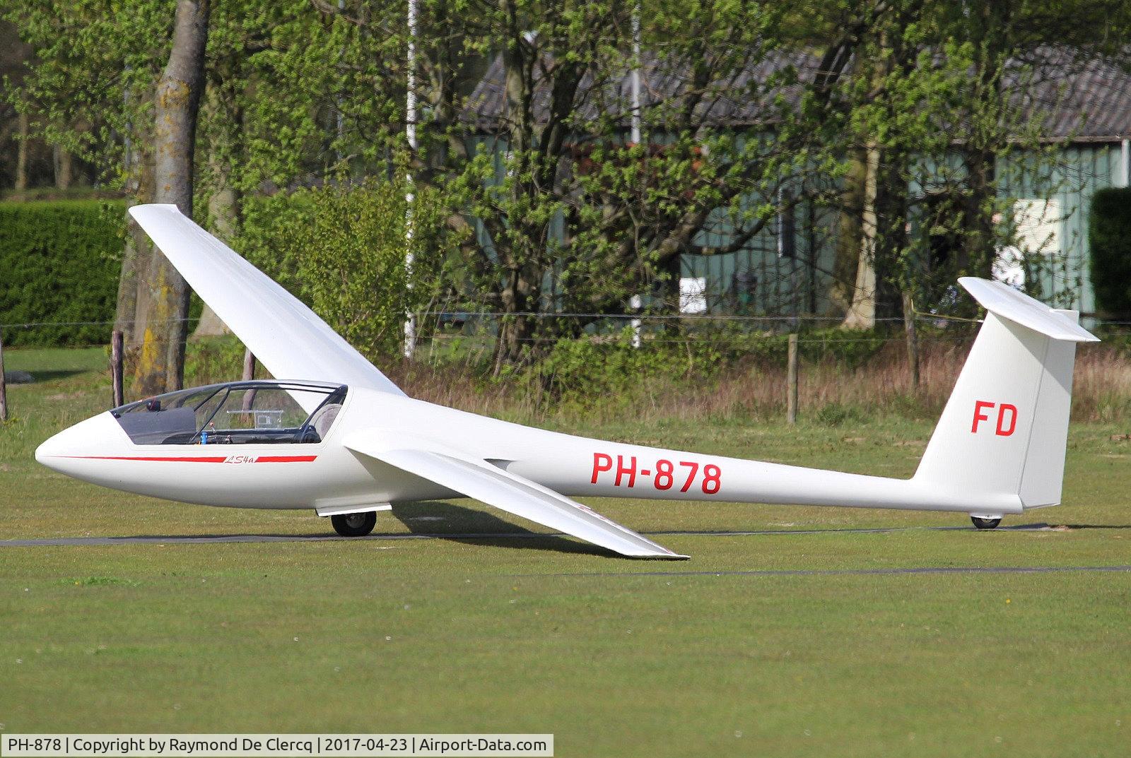 PH-878, Rolladen-Schneider LS-4 C/N 4769, At Axel.