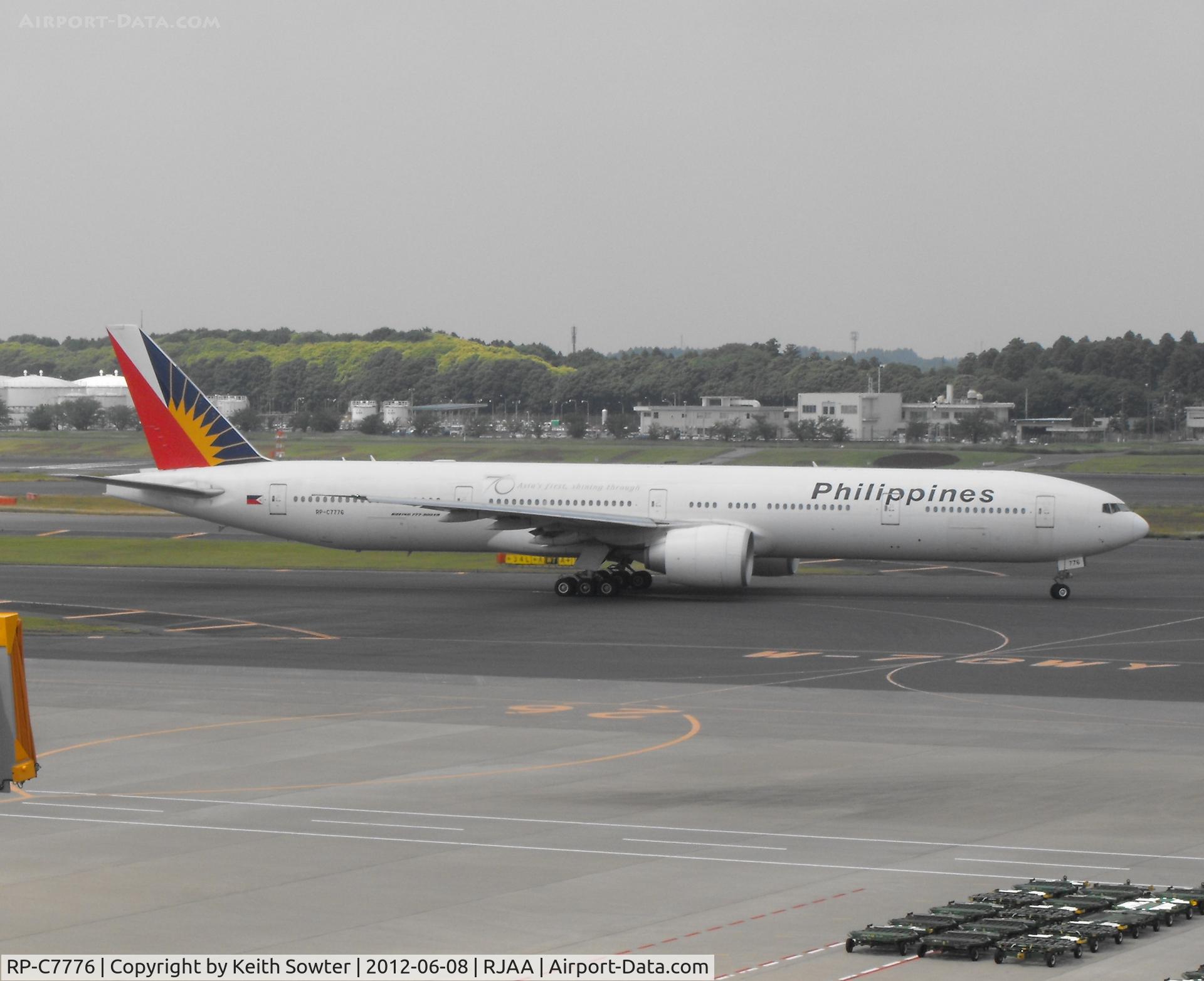 RP-C7776, 2010 Boeing 777-36N/ER C/N 37712, Taxying for departure