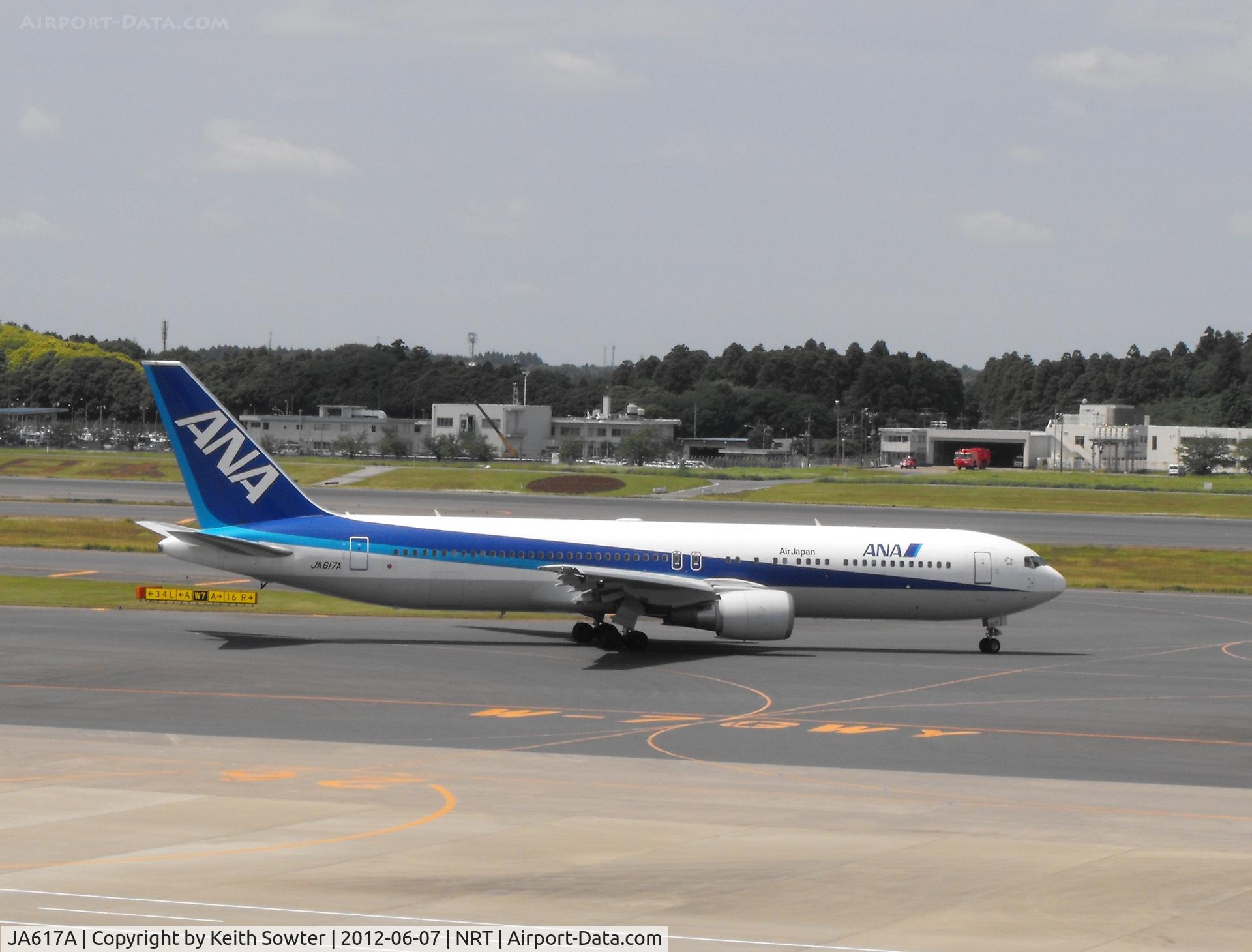 JA617A, 2008 Boeing 767-381/ER C/N 37014, Taxying for departure