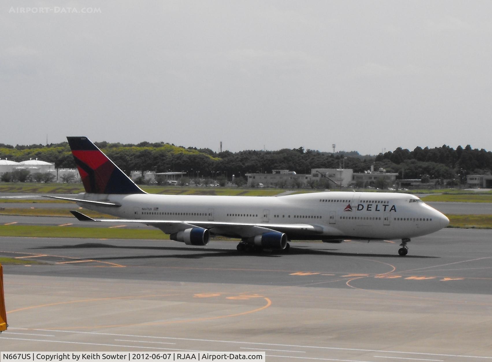 N667US, 1990 Boeing 747-451 C/N 24222, Taxying for departure