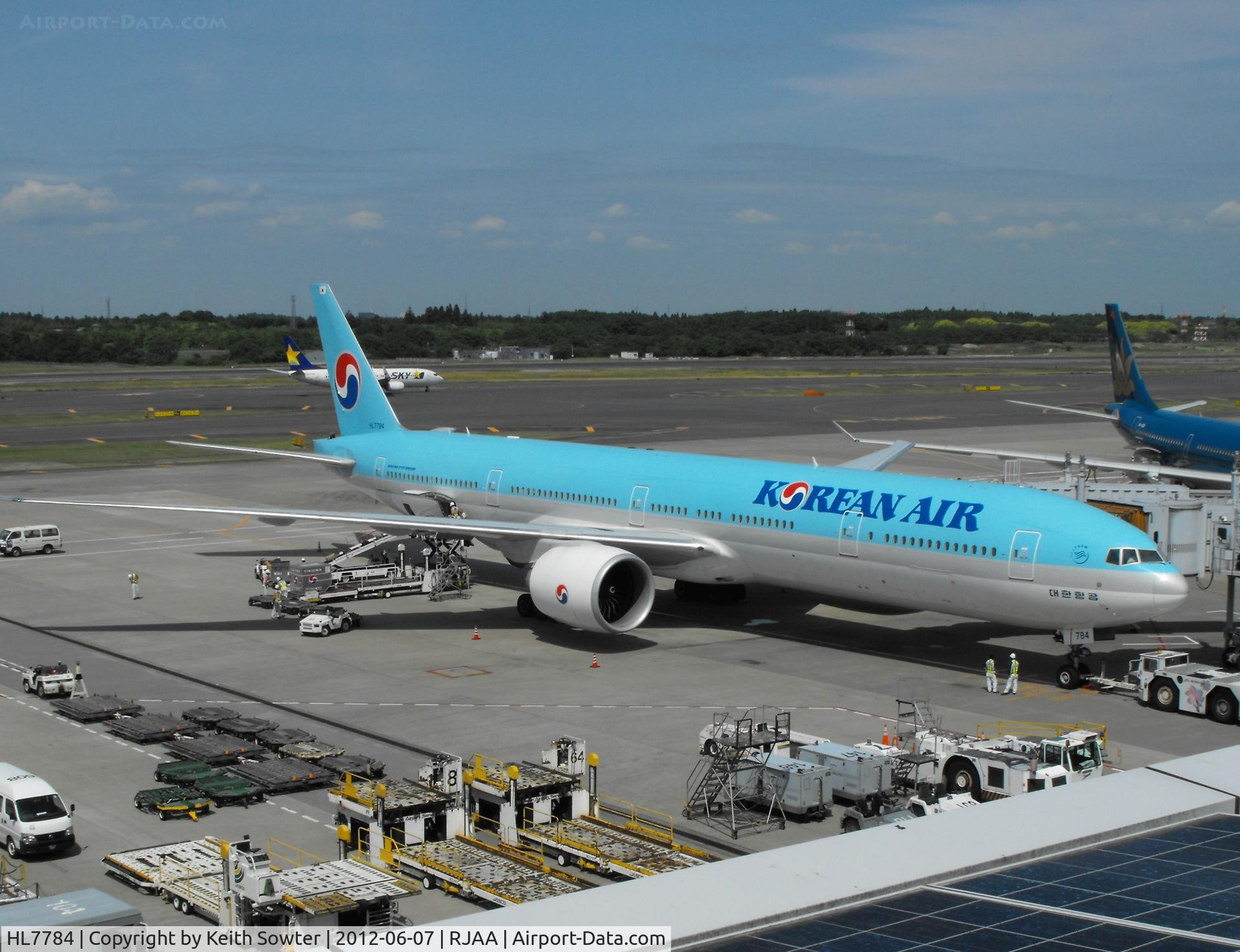 HL7784, 2009 Boeing 777-3B5/ER C/N 37136, Pushing back