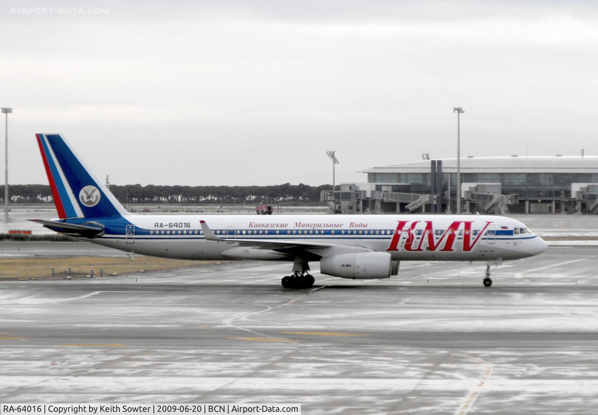 RA-64016, 1995 Tupolev Tu-204-100 C/N 1450742364016, Taxing in at Barcelona