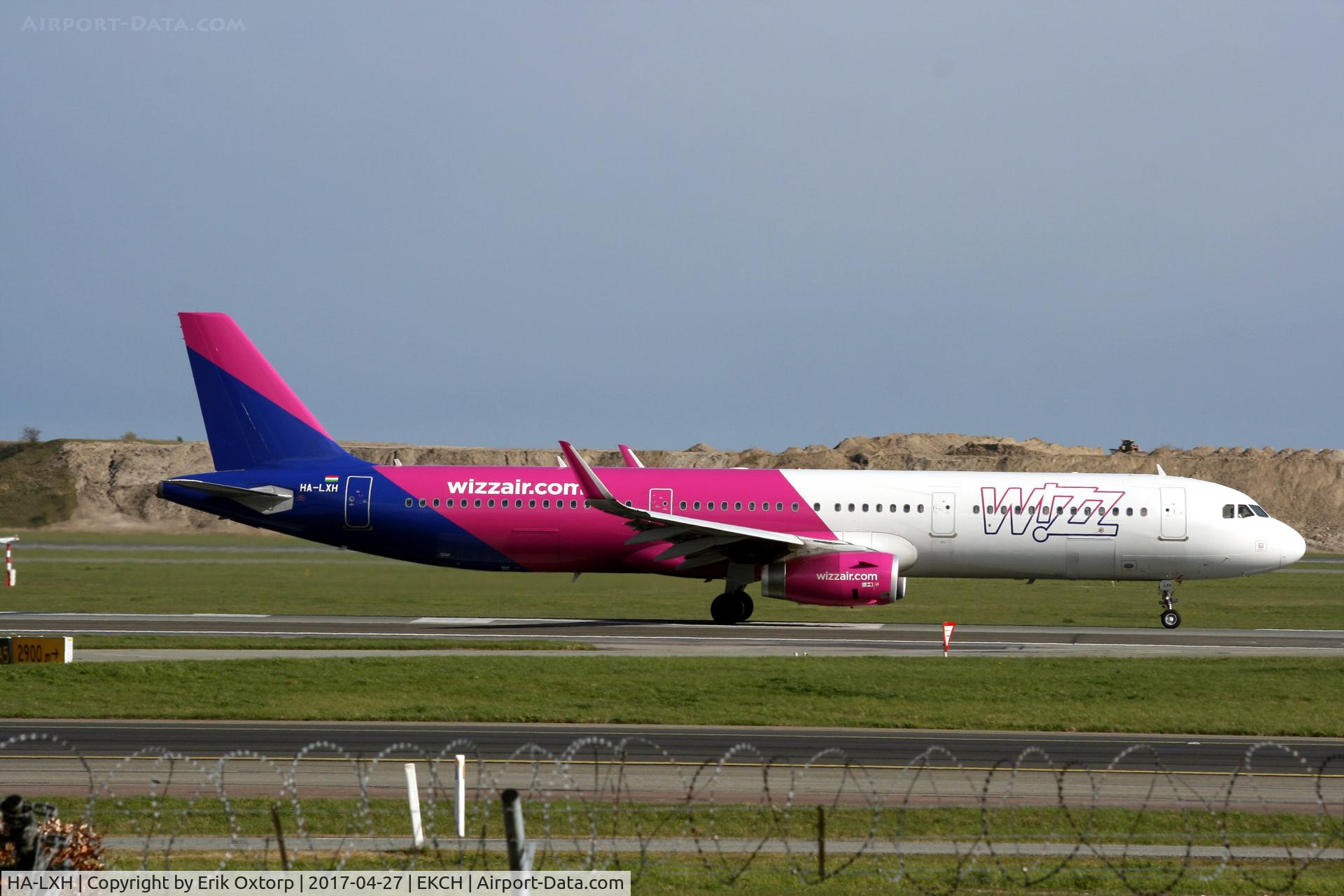 HA-LXH, 2016 Airbus A321-231 C/N 7217, HA-LXH taking off rw 22R