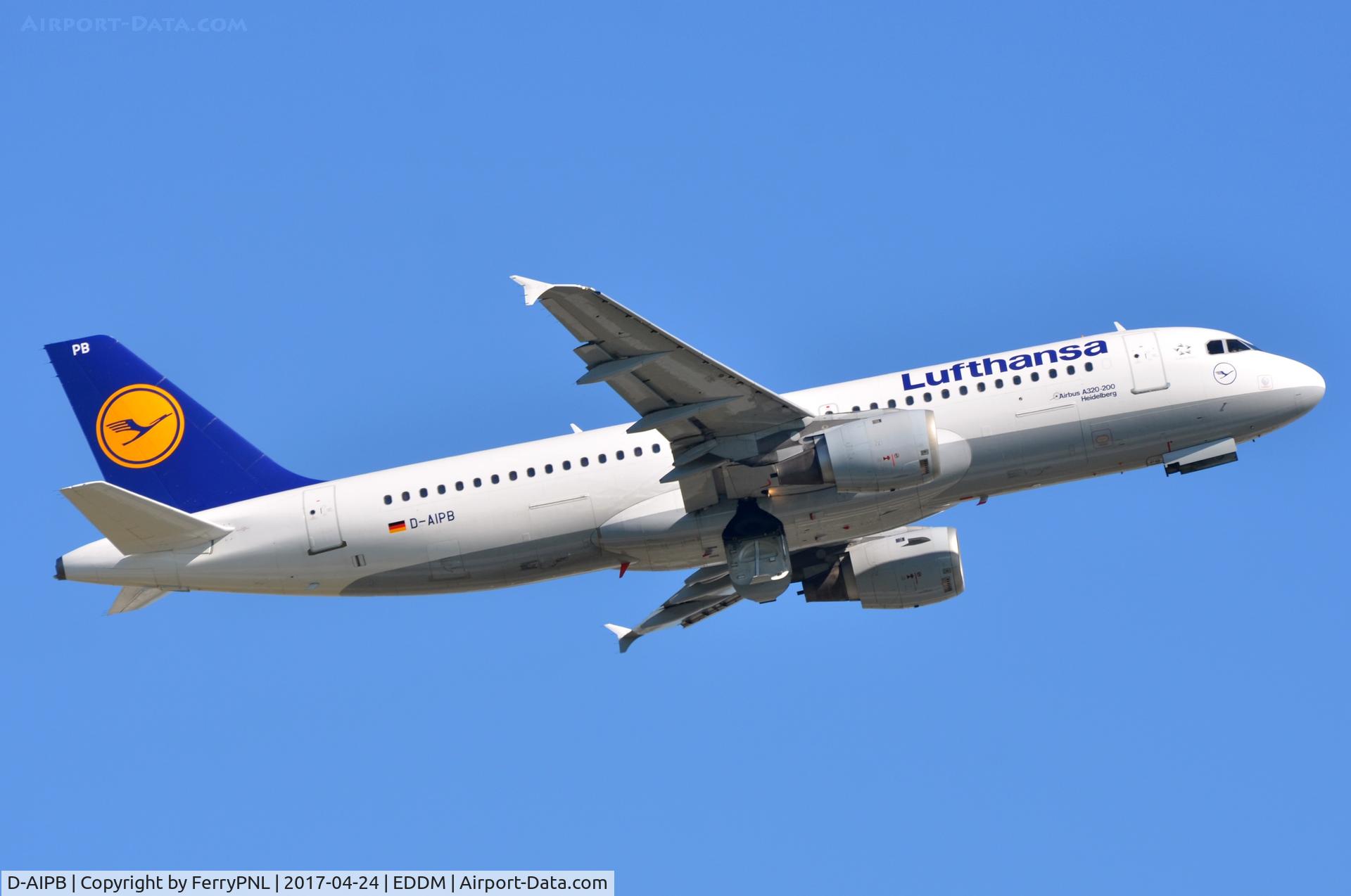 D-AIPB, 1989 Airbus A320-211 C/N 0070, Lufthansa A320 taking off.