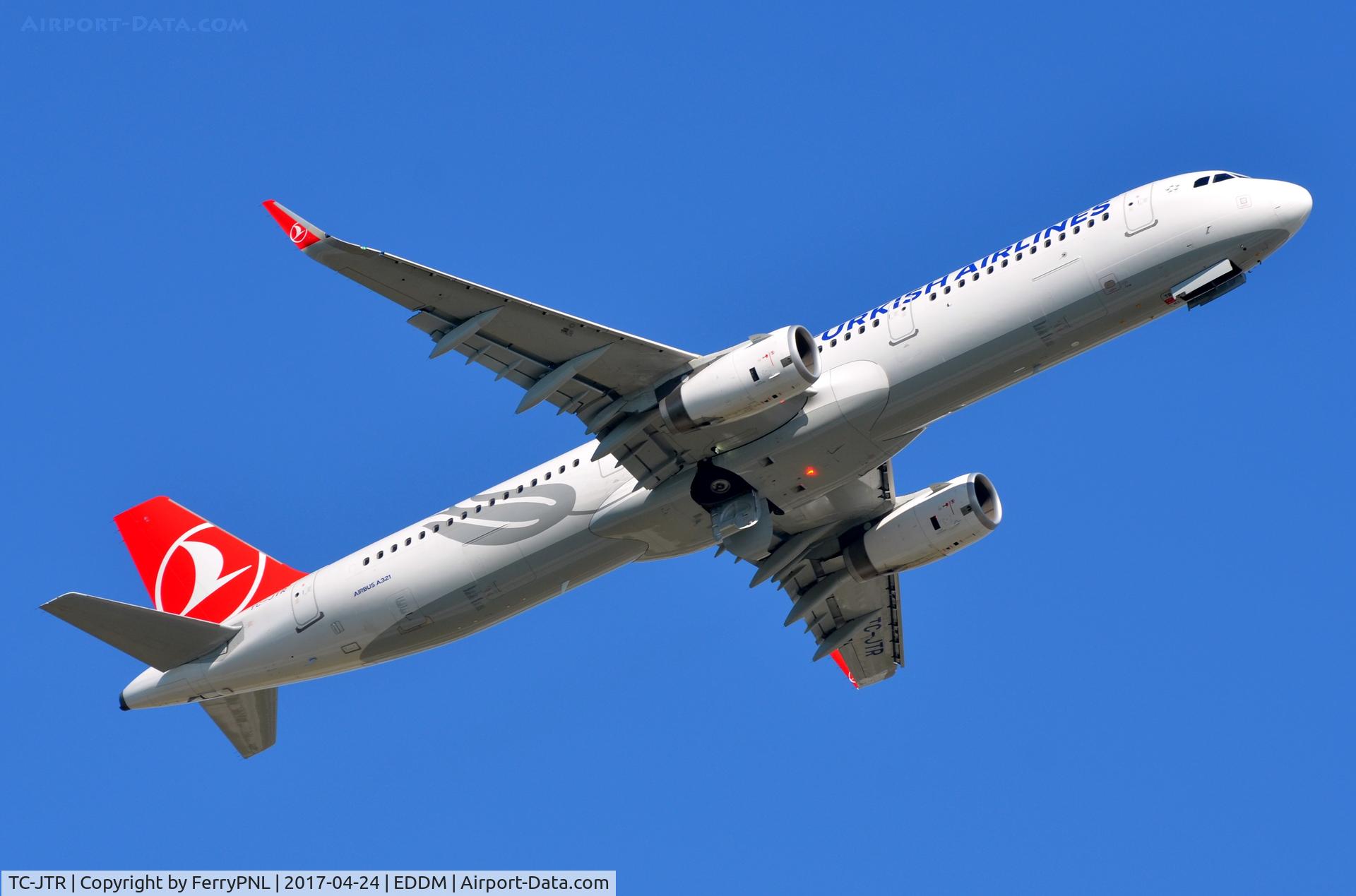 TC-JTR, 2017 Airbus A321-231 C/N 7518, Turkish A321 lifting-off for Istanbul.