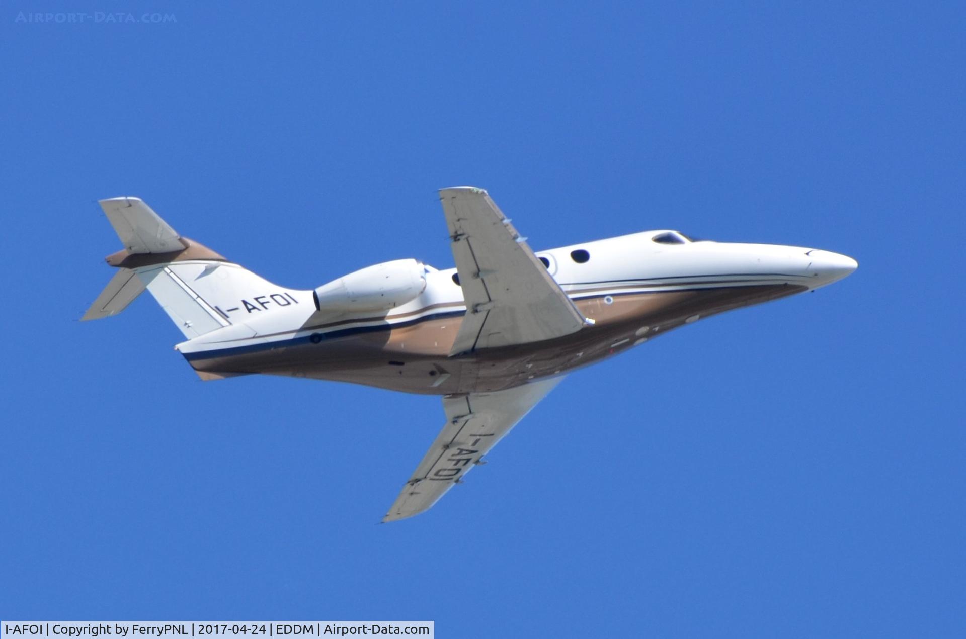 I-AFOI, 2008 Hawker Beechcraft 390 Premier 1A C/N RB-245, Premier I departing