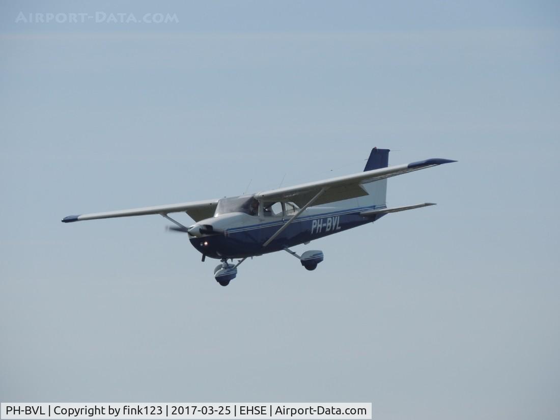 PH-BVL, 1979 Reims F172N Skyhawk C/N 1868, cessna from lelystad landing on runway 07