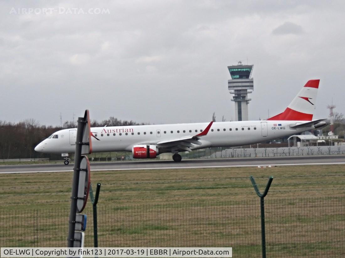 OE-LWG, 2011 Embraer 195LR (ERJ-190-200LR) C/N 19000464, AUSTRIAN AIRLINES slowing down runway 25L