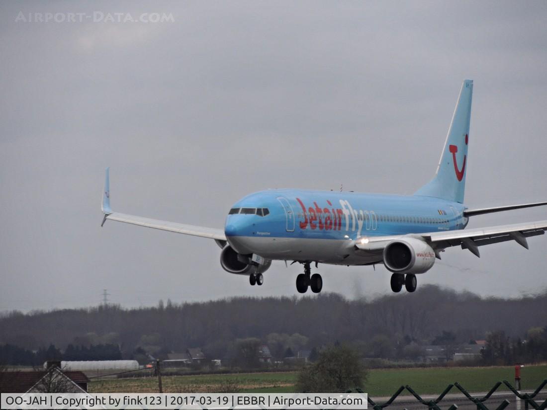 OO-JAH, 2011 Boeing 737-8K5 C/N 37260, TUI final runway 25L
