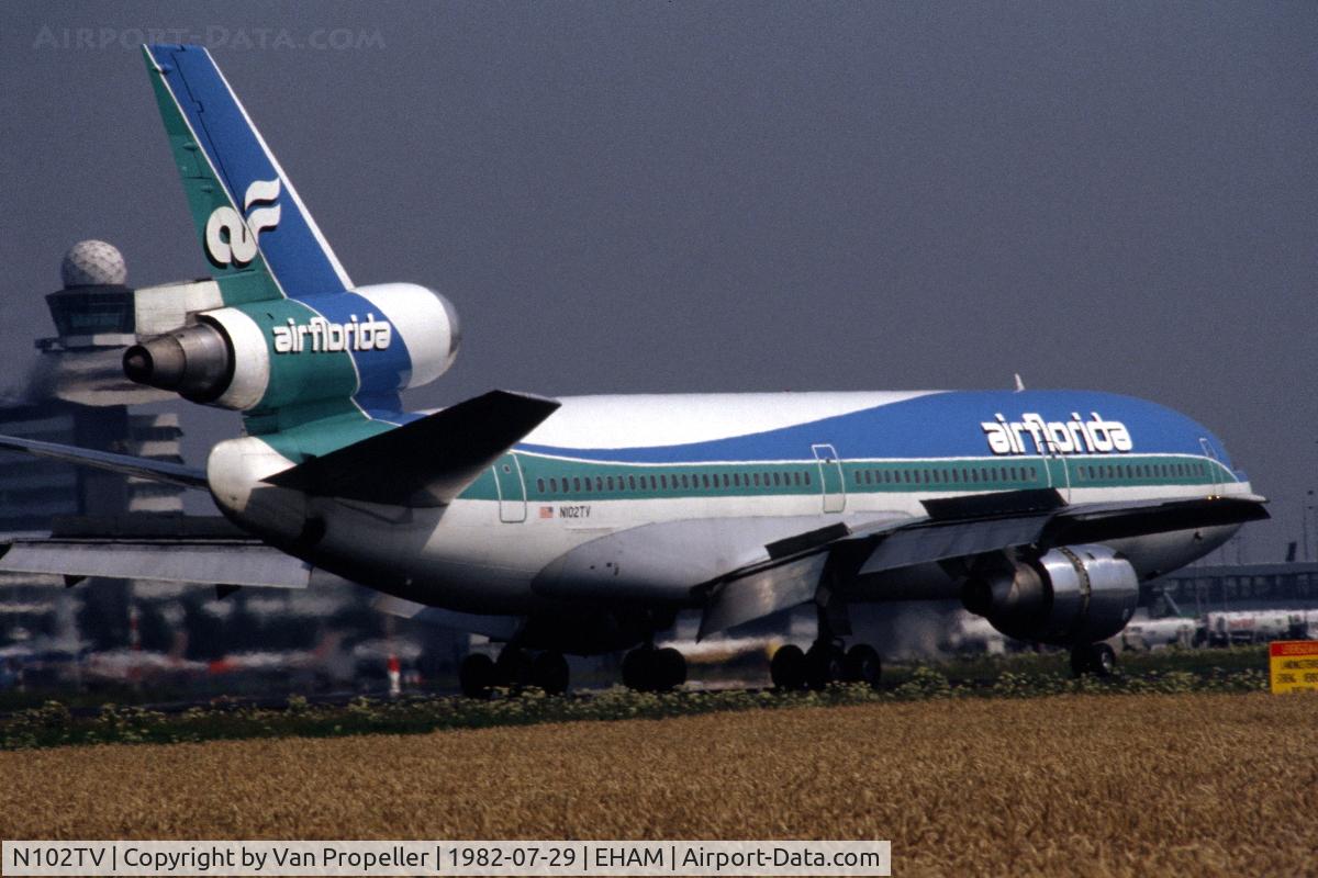N102TV, 1973 McDonnell Douglas MD-10-30F C/N 46801, Air Florida DC-10-30CF landing at Schiphol airport, the Netherlands, 1982. It was leased from Transamerica Airlines