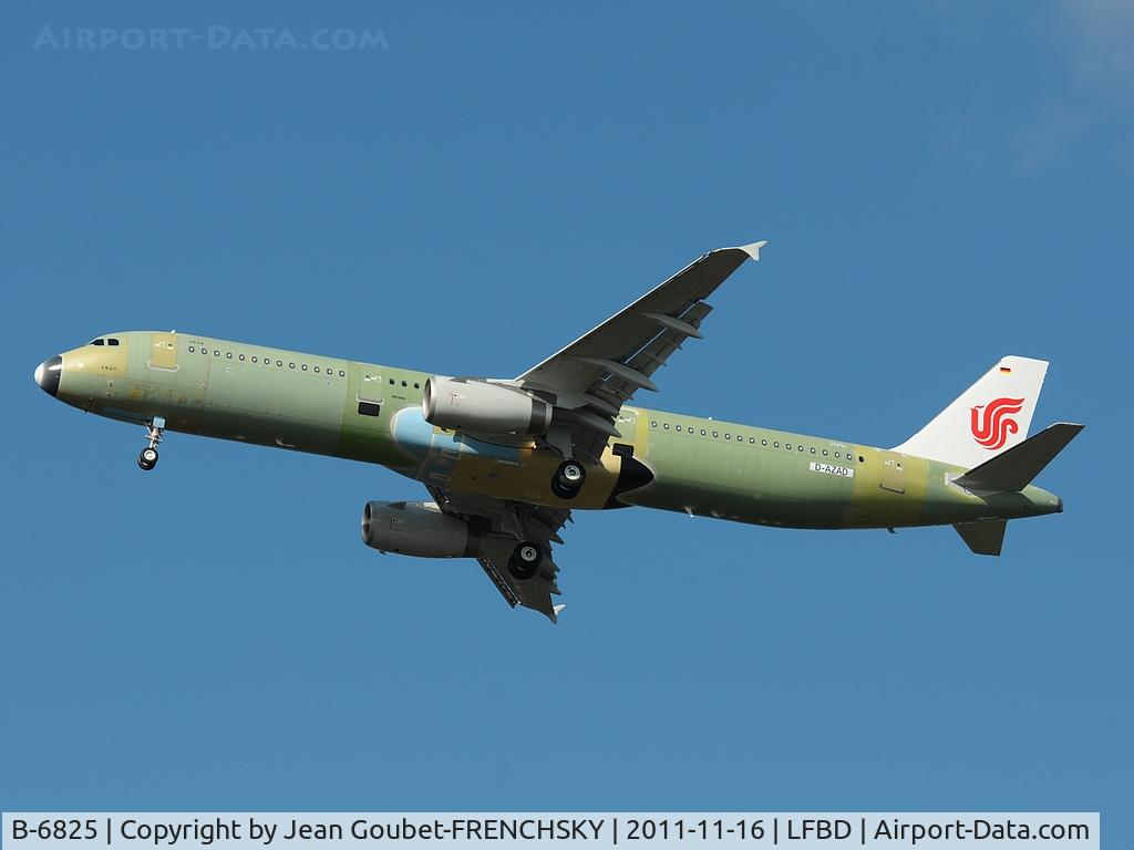 B-6825, 2011 Airbus A321-232 C/N 4949, 