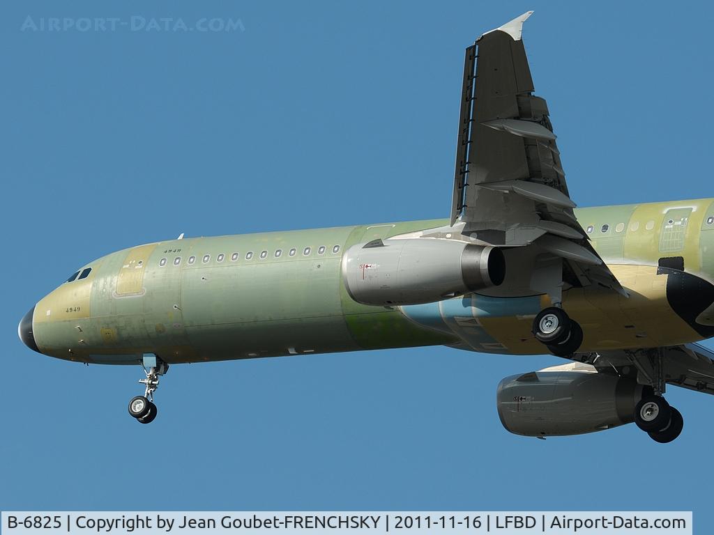 B-6825, 2011 Airbus A321-232 C/N 4949, 