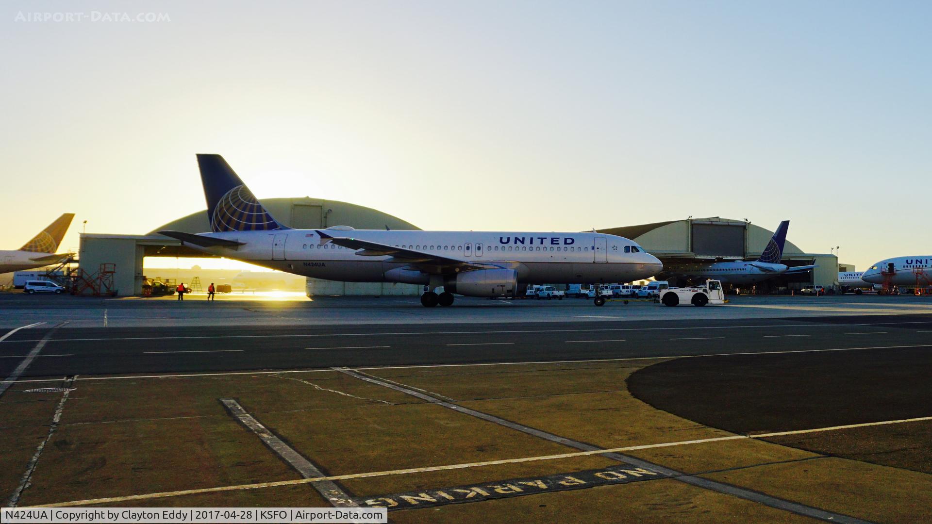 N424UA, 1995 Airbus A320-232 C/N 506, SFO 2017