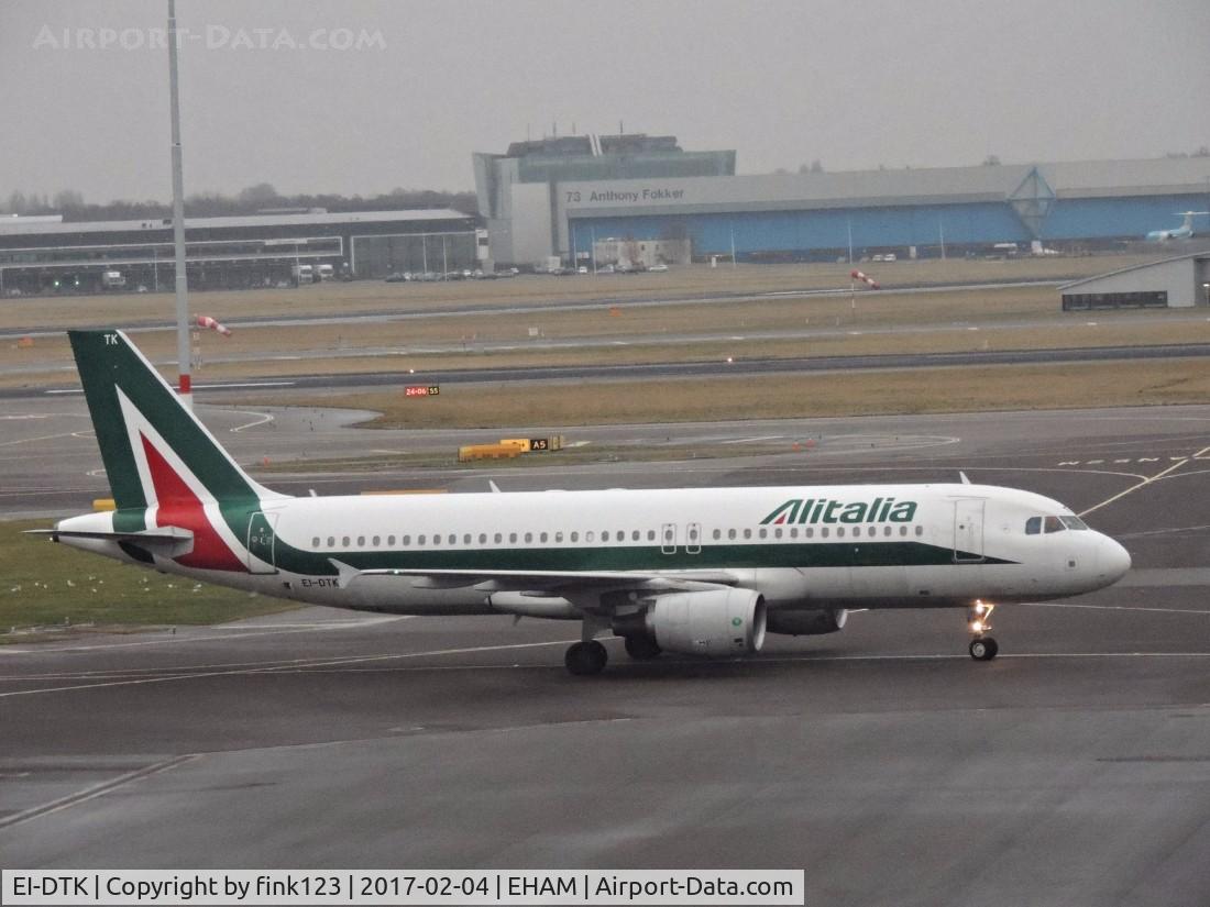 EI-DTK, 2009 Airbus A320-216 C/N 4075, alitalia on his way to the gate