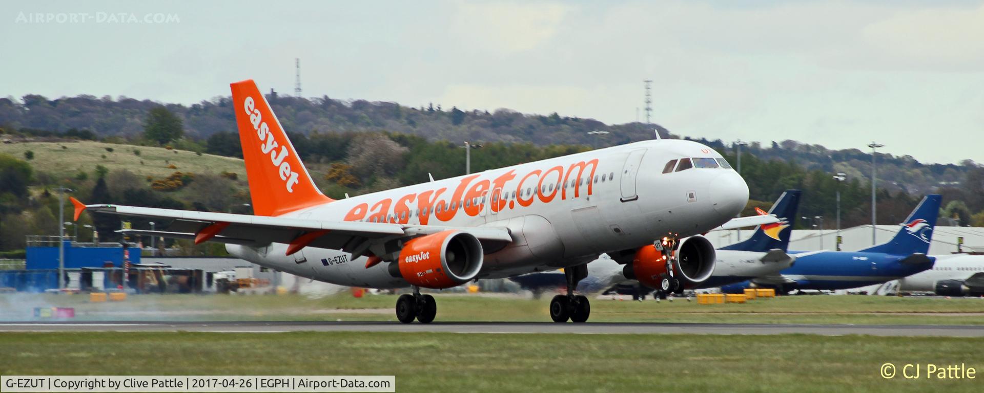 G-EZUT, 2012 Airbus A320-214 C/N 5113, In action at Edinburgh EGPH