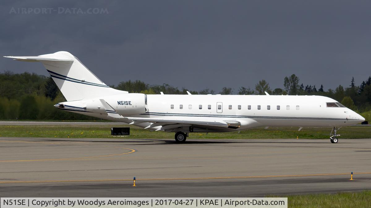N51SE, 2004 Bombardier BD-700-1A10 Global Express C/N 9138, Taxing at KPAE