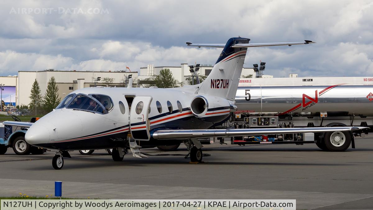 N127UH, 1996 Raytheon Beechjet 400A C/N RK-127, Getting ready to depart KPAE