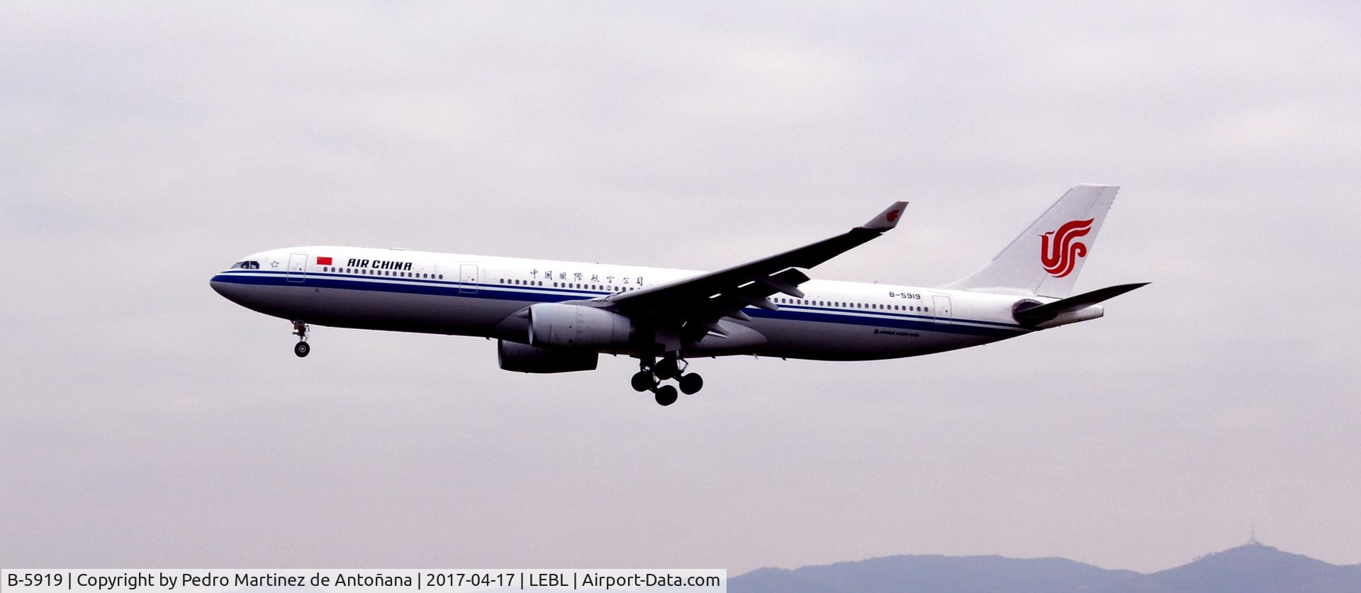 B-5919, 2013 Airbus A330-343X C/N 1413, El Prat  -  Barcelona  -  España
