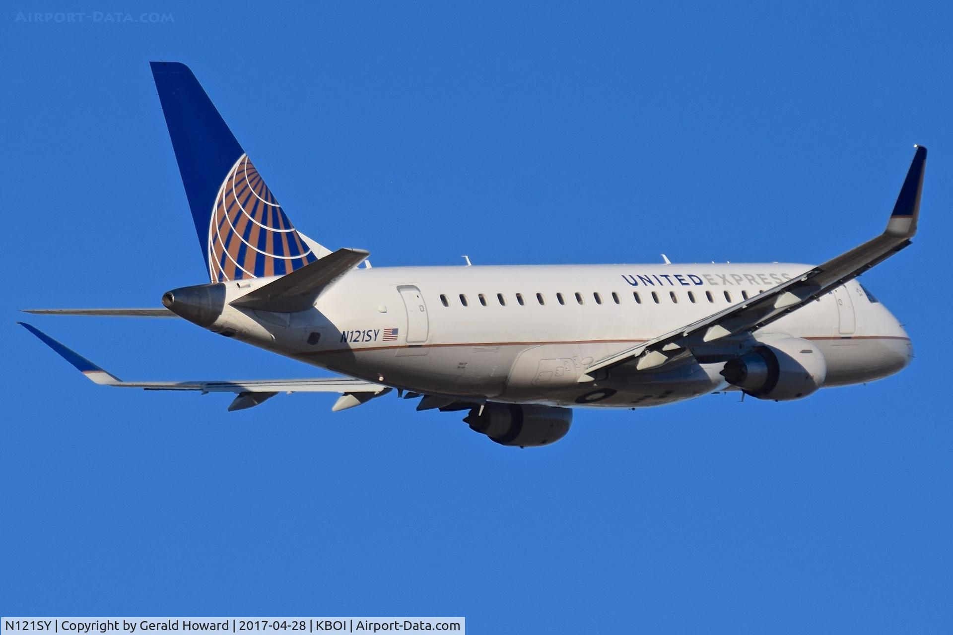 N121SY, 2014 Embraer 175LR (ERJ-170-200LR) C/N 17000430, Departing BOI