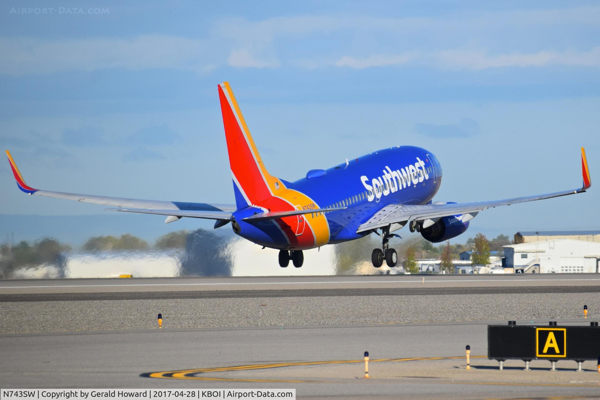 N743SW, 1998 Boeing 737-7H4 C/N 29279, Departing RWY 28R.