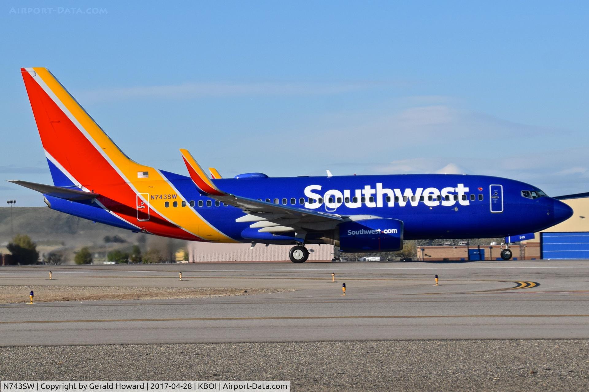 N743SW, 1998 Boeing 737-7H4 C/N 29279, Take off roll on RWY 28R.