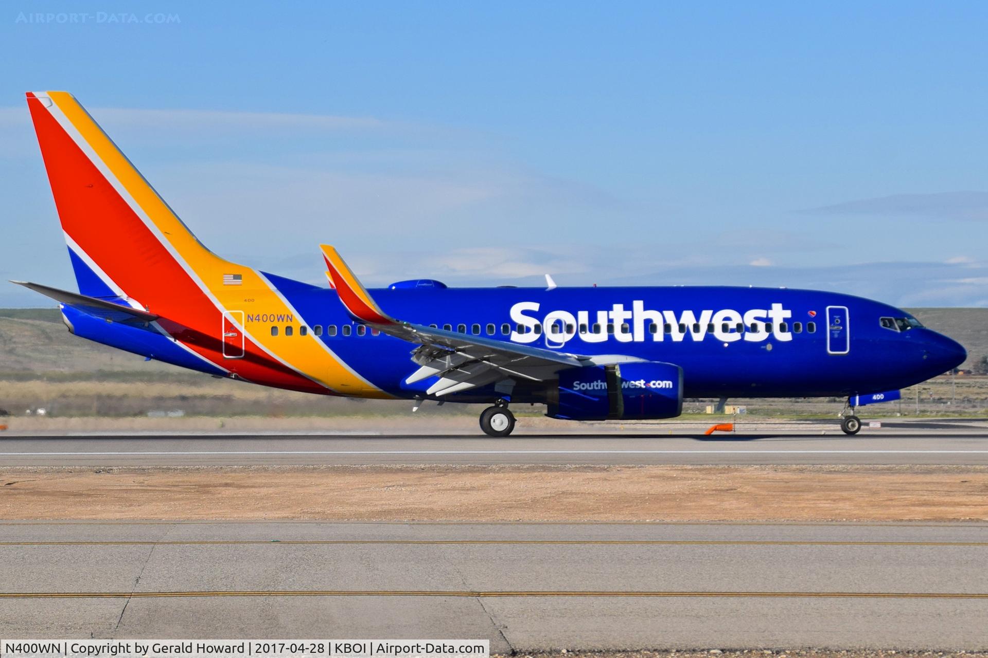 N400WN, 2001 Boeing 737-7H4 C/N 27891, Landing roll out on RWY 28R.