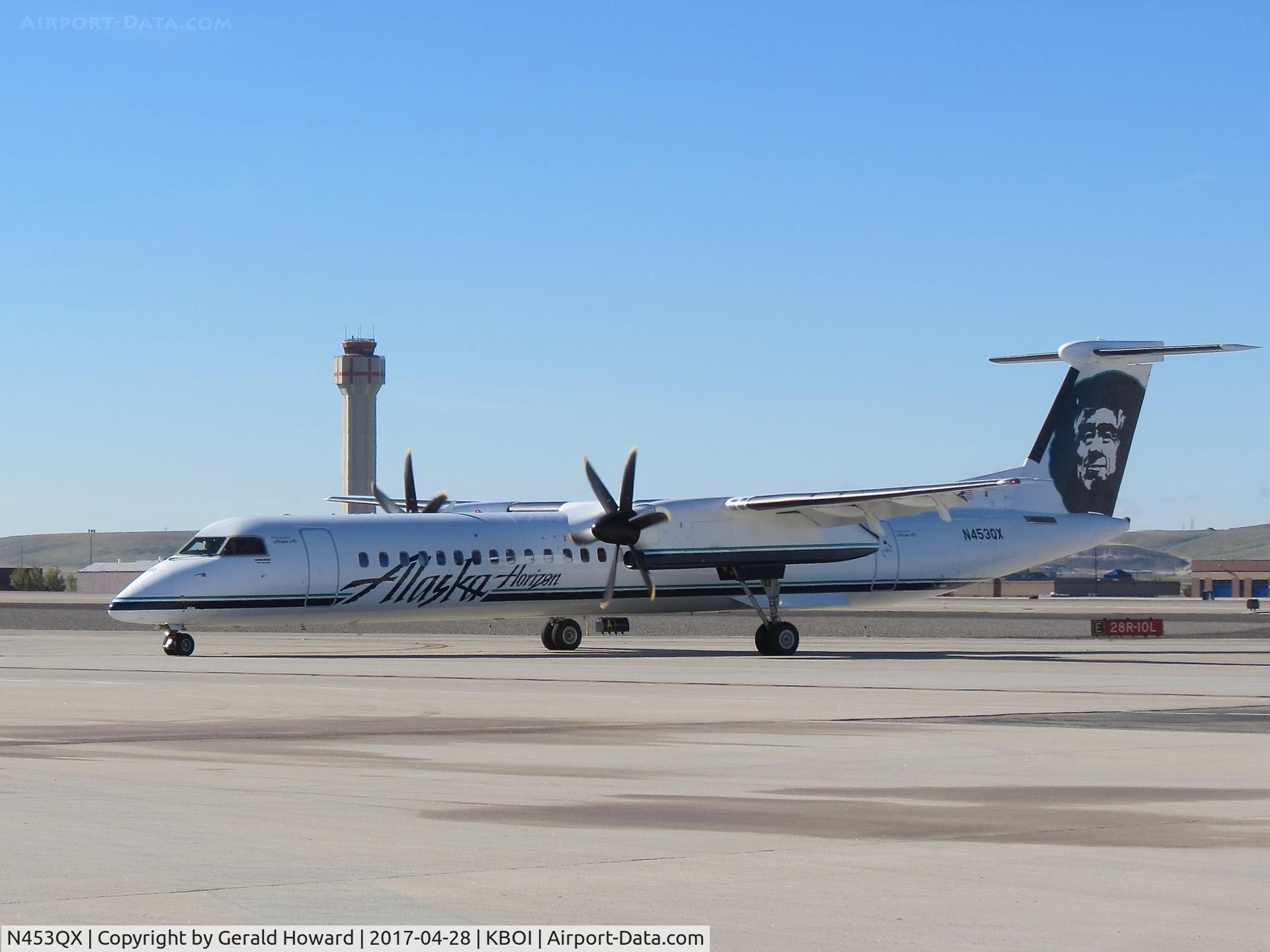 N453QX, 2015 Bombardier DHC-8-402 Dash 8 C/N 4489, Coming off Echo onto the Horizon ramp.