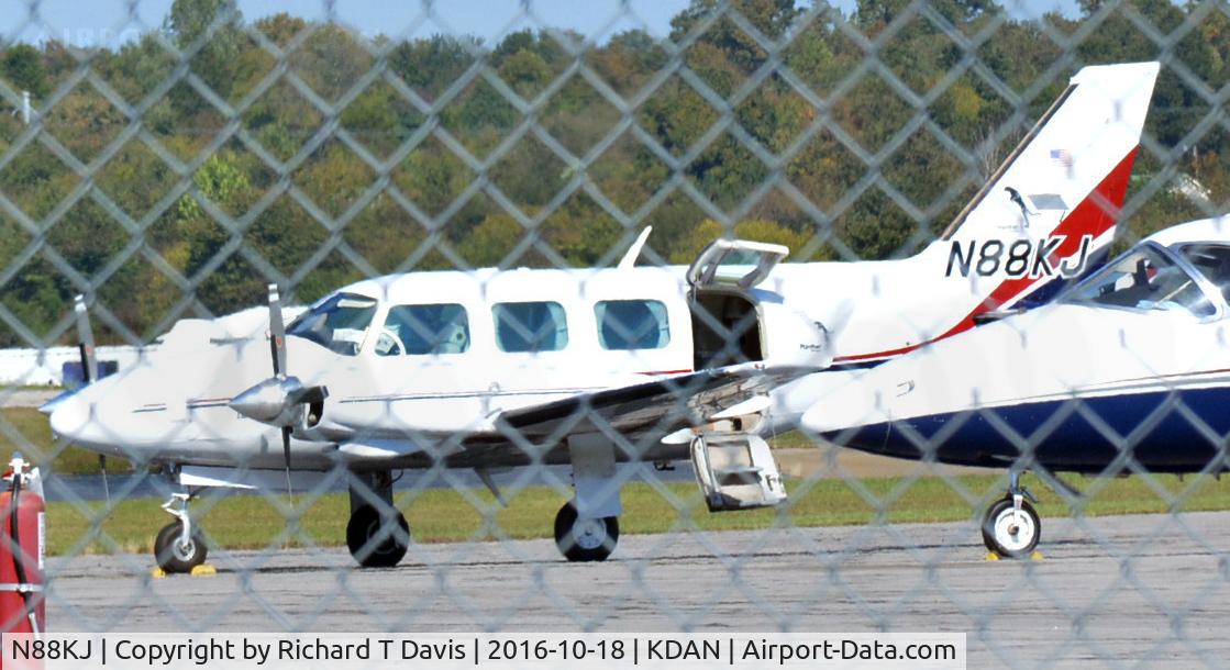 N88KJ, 1979 Piper PA-31-325 Navajo C/R C/N 31-7912077, Piper PA-31-325 in Danville Va.