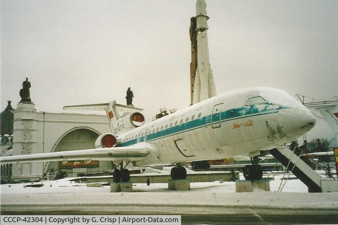 CCCP-42304, 1978 Yakovlev Yak-42 C/N 11820201, Exhibition of National Economic Achievements, Moscow 2003