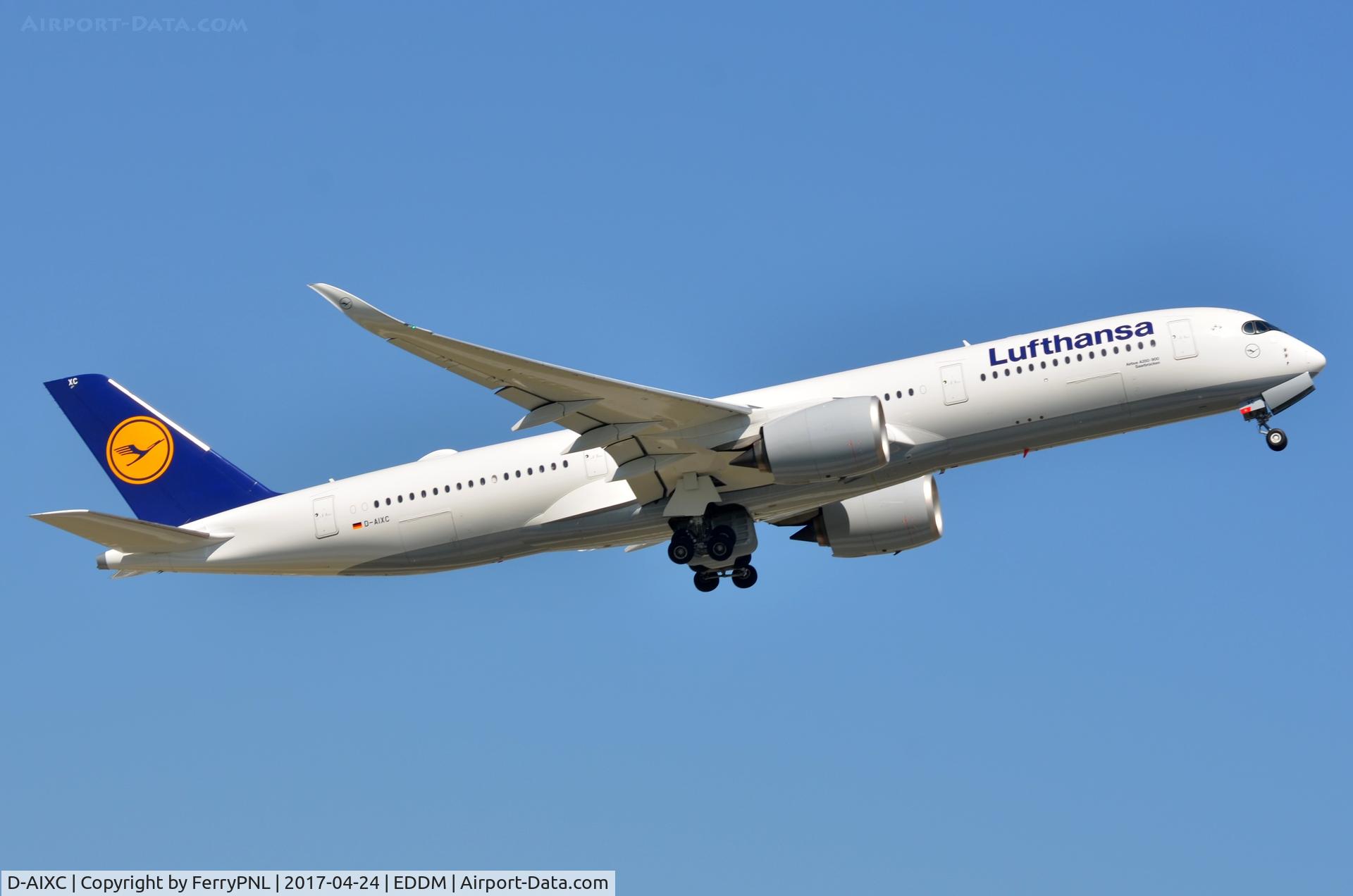 D-AIXC, 2017 Airbus A350-941 C/N 087, Lufthansa's latest addition to its A359 fleet at that date.