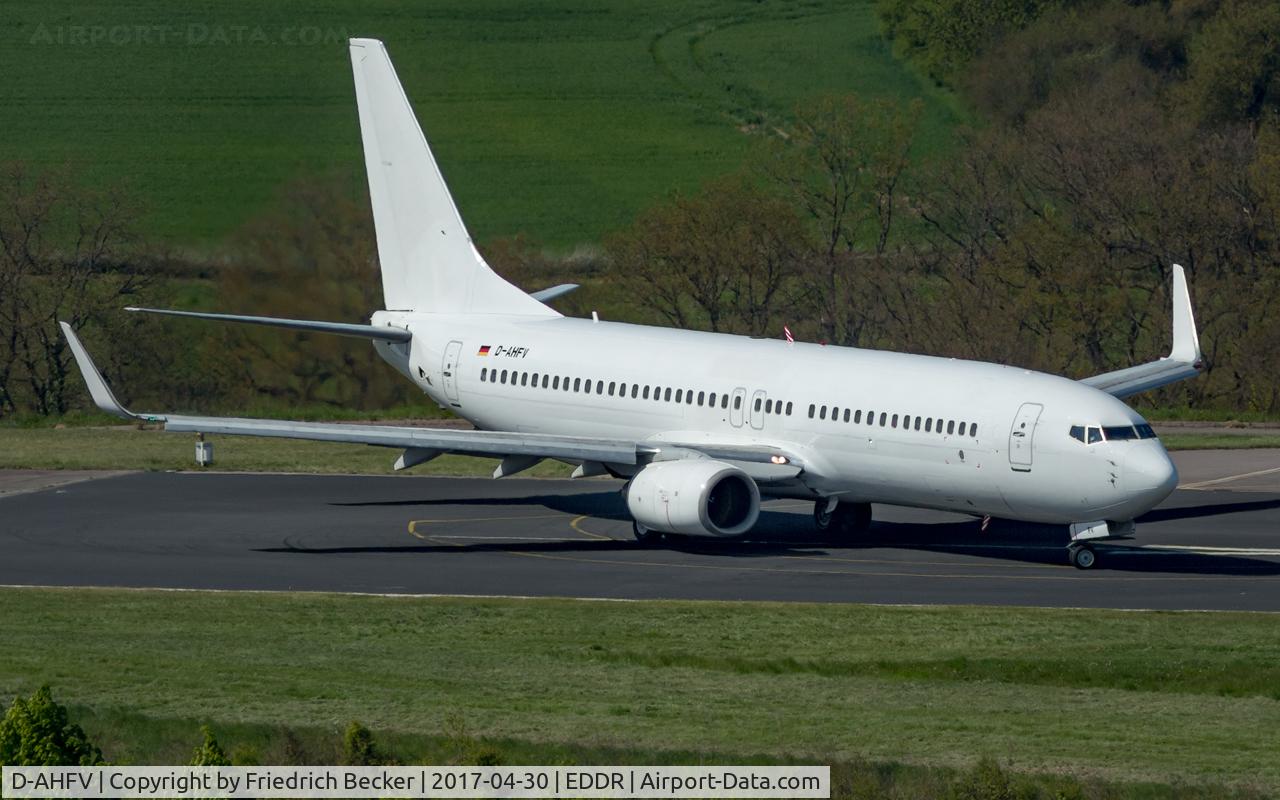 D-AHFV, 2000 Boeing 737-8K5 C/N 30415, line up prior departure to Las Palmas via RW09